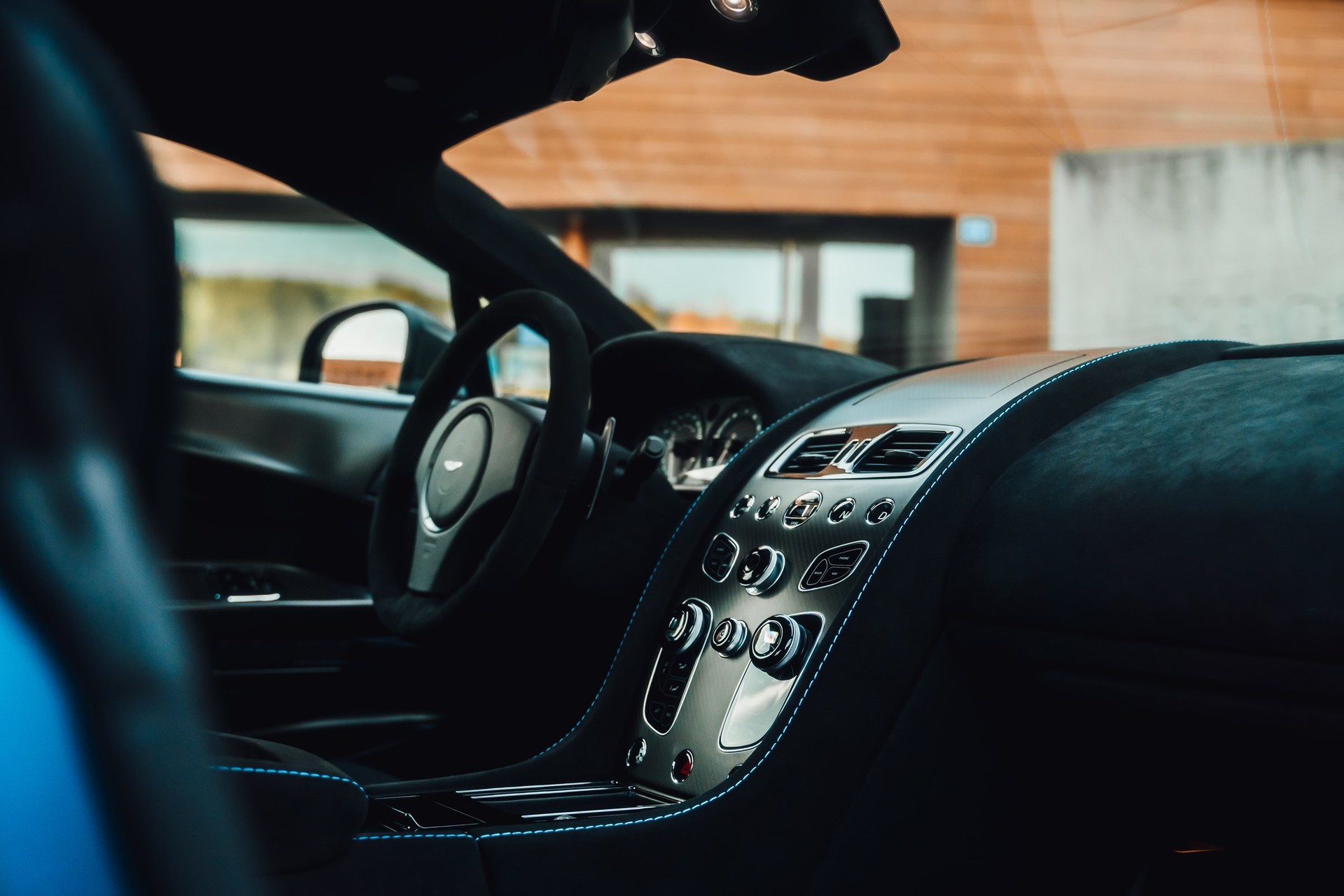 ASTON MARTIN V8 Vantage GT8-image-13
