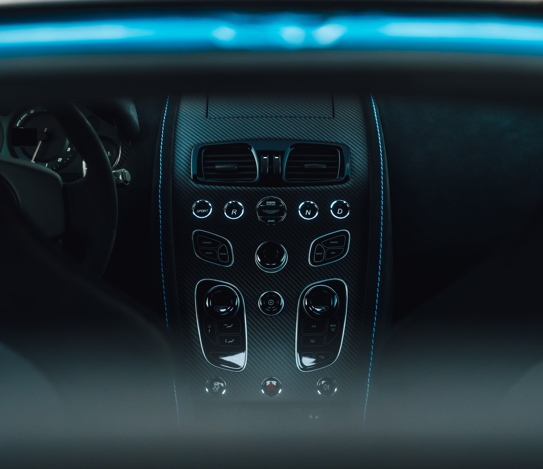 ASTON MARTIN V8 Vantage GT8-image-12