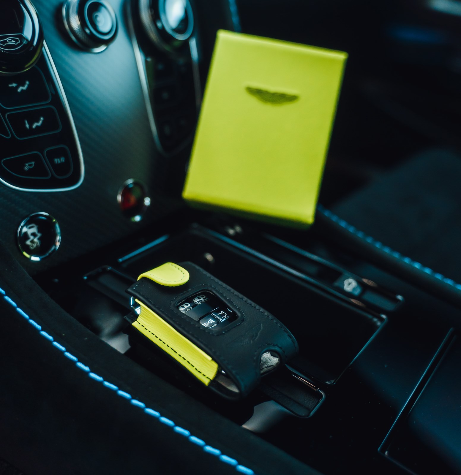 ASTON MARTIN V8 Vantage GT8-image-15
