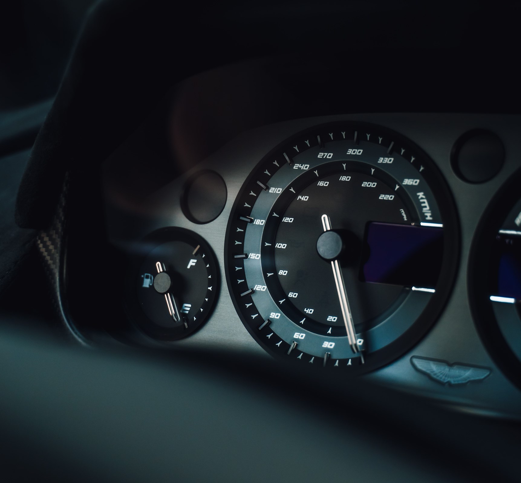 ASTON MARTIN V8 Vantage GT8-image-14