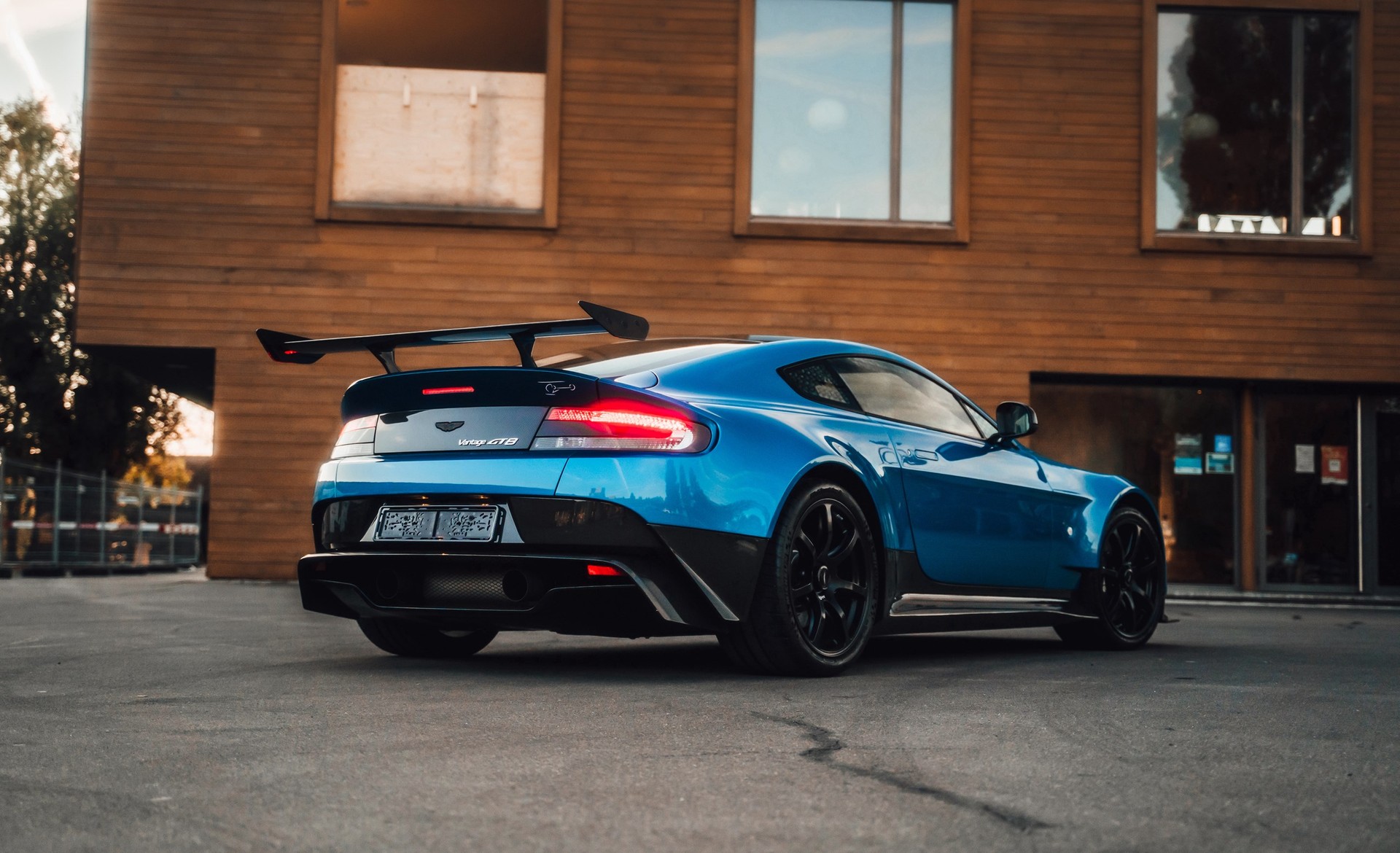 ASTON MARTIN V8 Vantage GT8-image-0