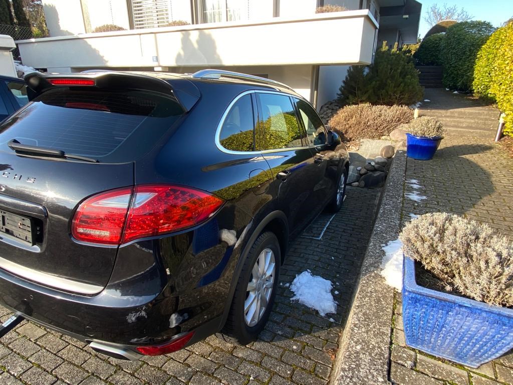 PORSCHE Cayenne S-image-1