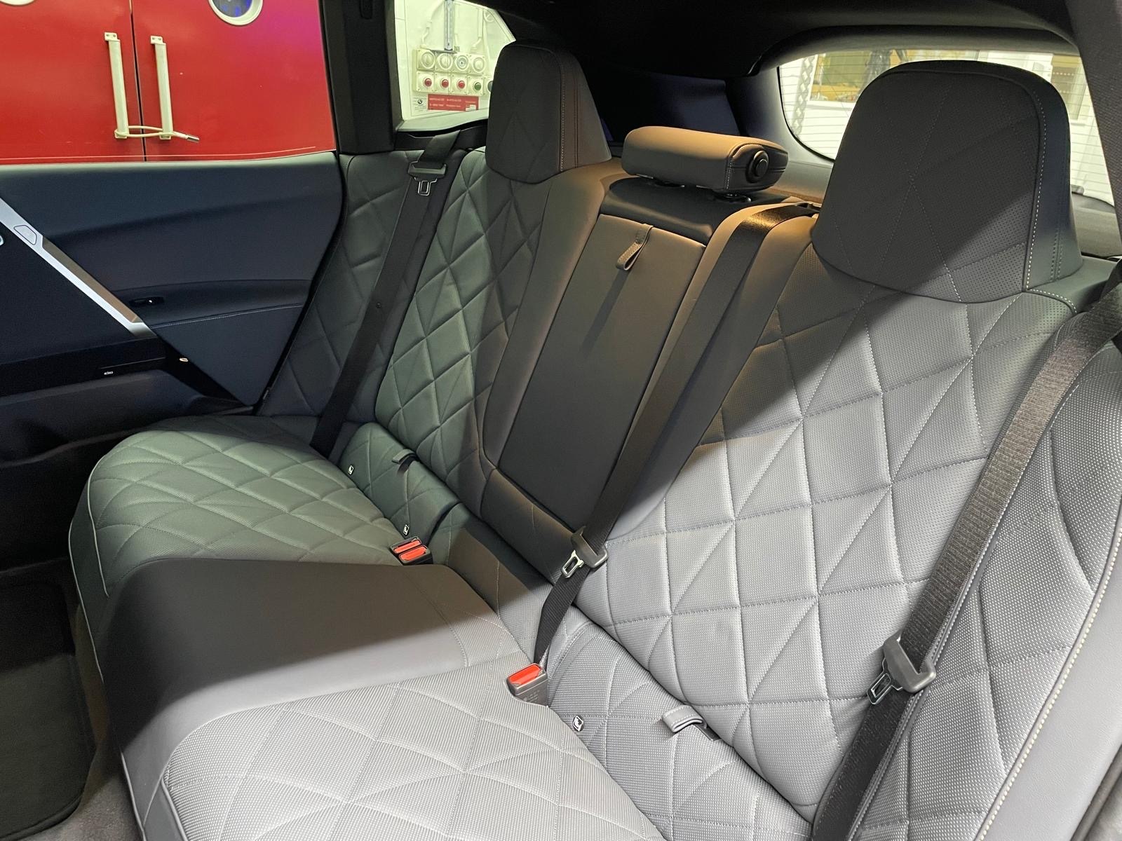 BMW iX xDrive40 Launch Edition-image-7