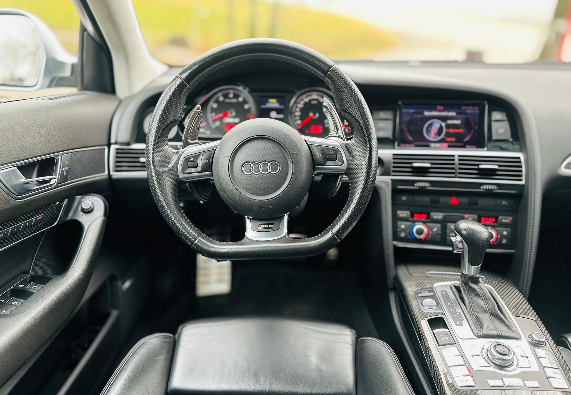 AUDI RS6 5.0 TFSI V10 quattro tiptronic-image-25