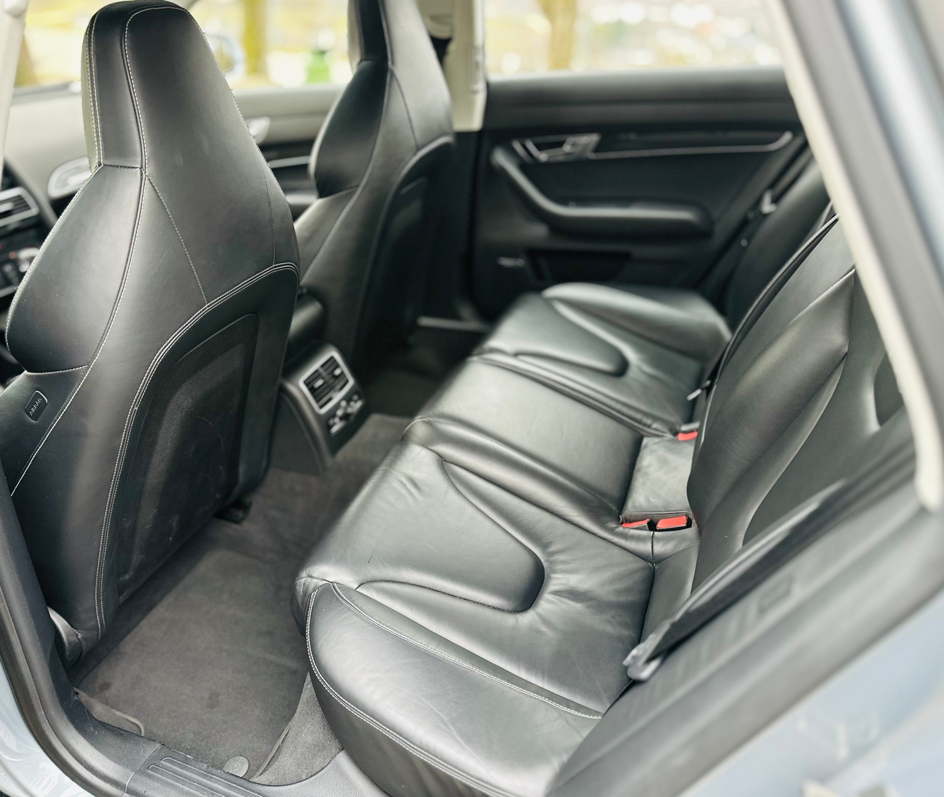 AUDI RS6 5.0 TFSI V10 quattro tiptronic-image-26