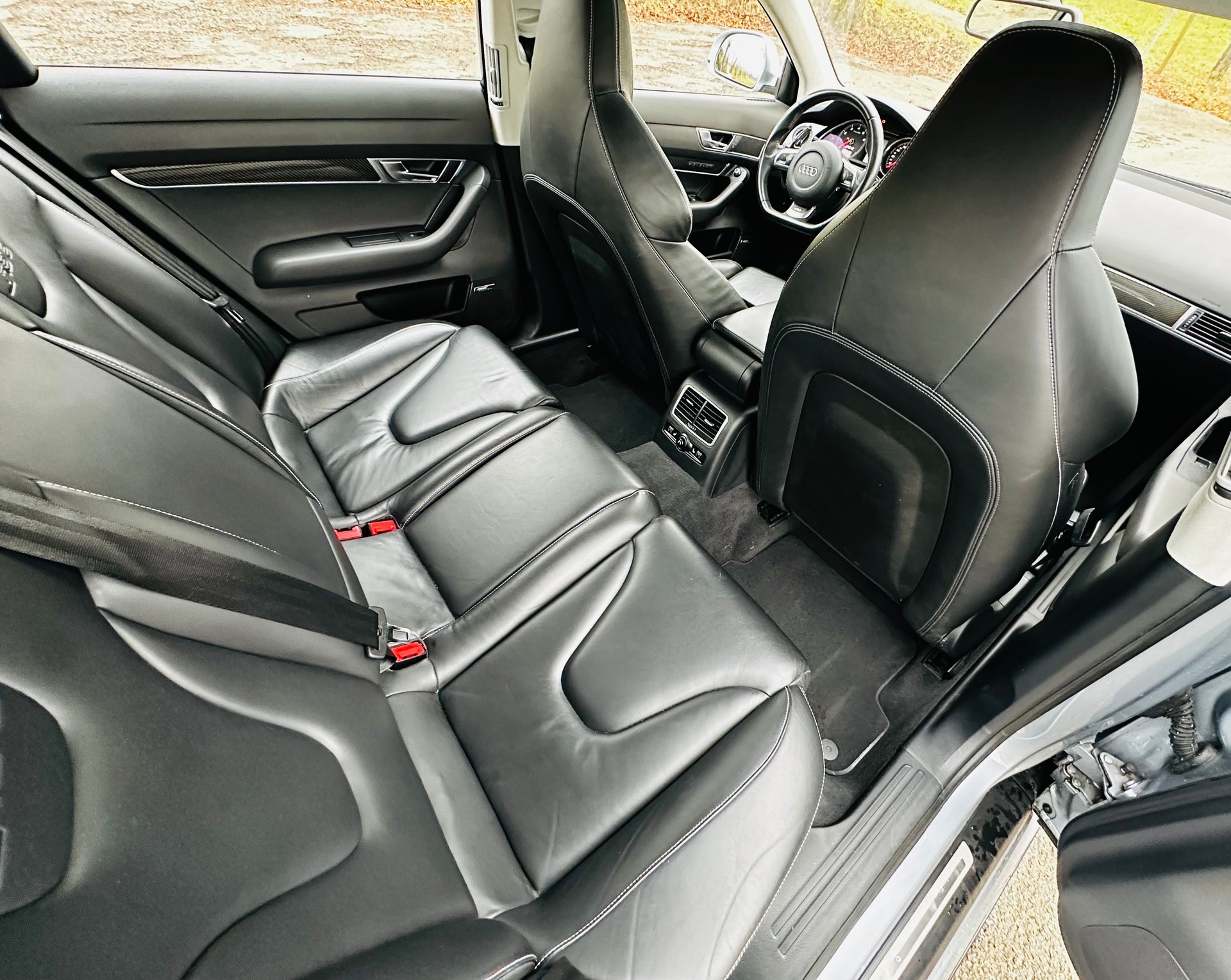 AUDI RS6 5.0 TFSI V10 quattro tiptronic-image-27