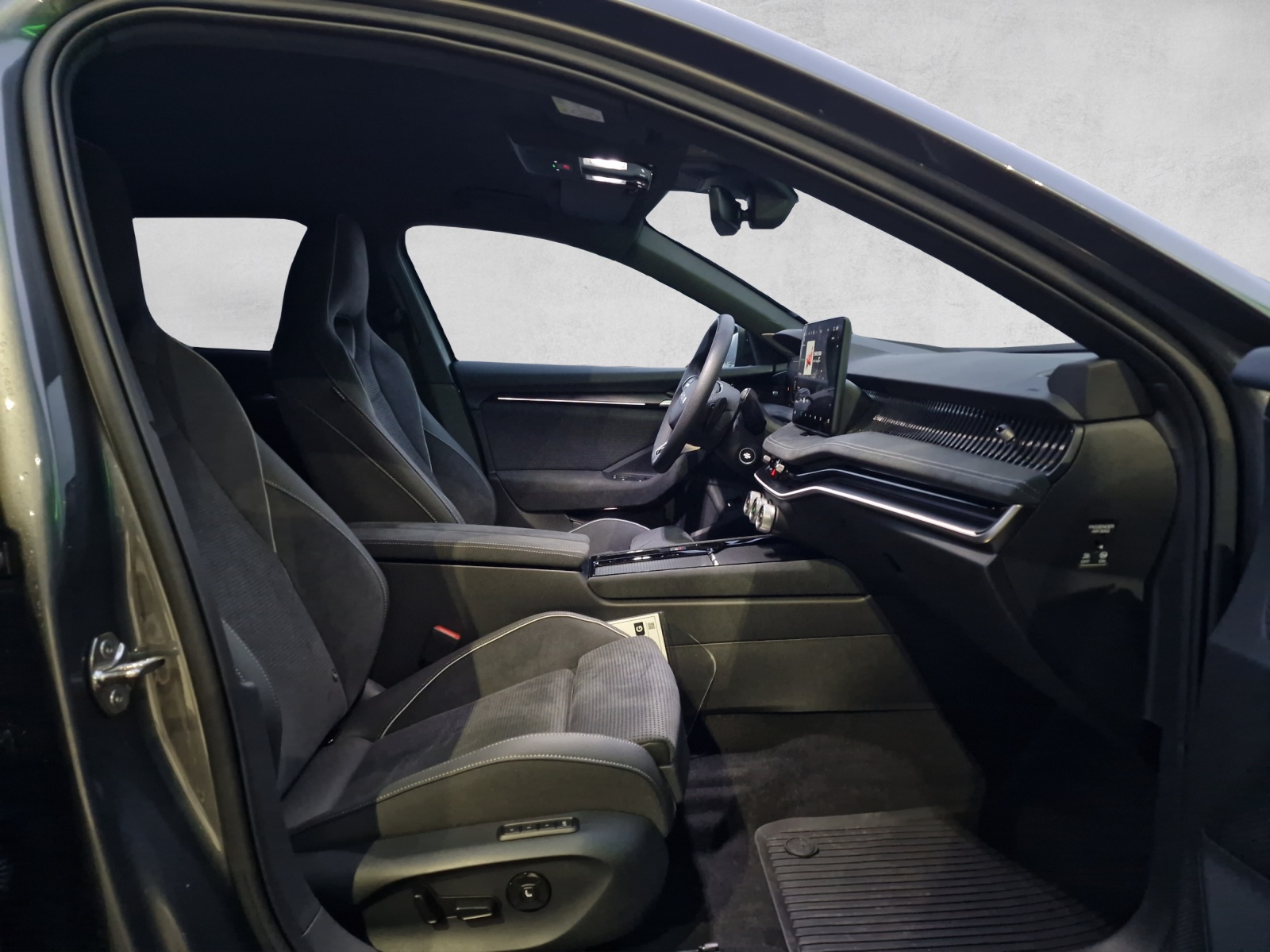SKODA Superb Combi 2.0 TSI Sportline 4x4 DSG-image-9