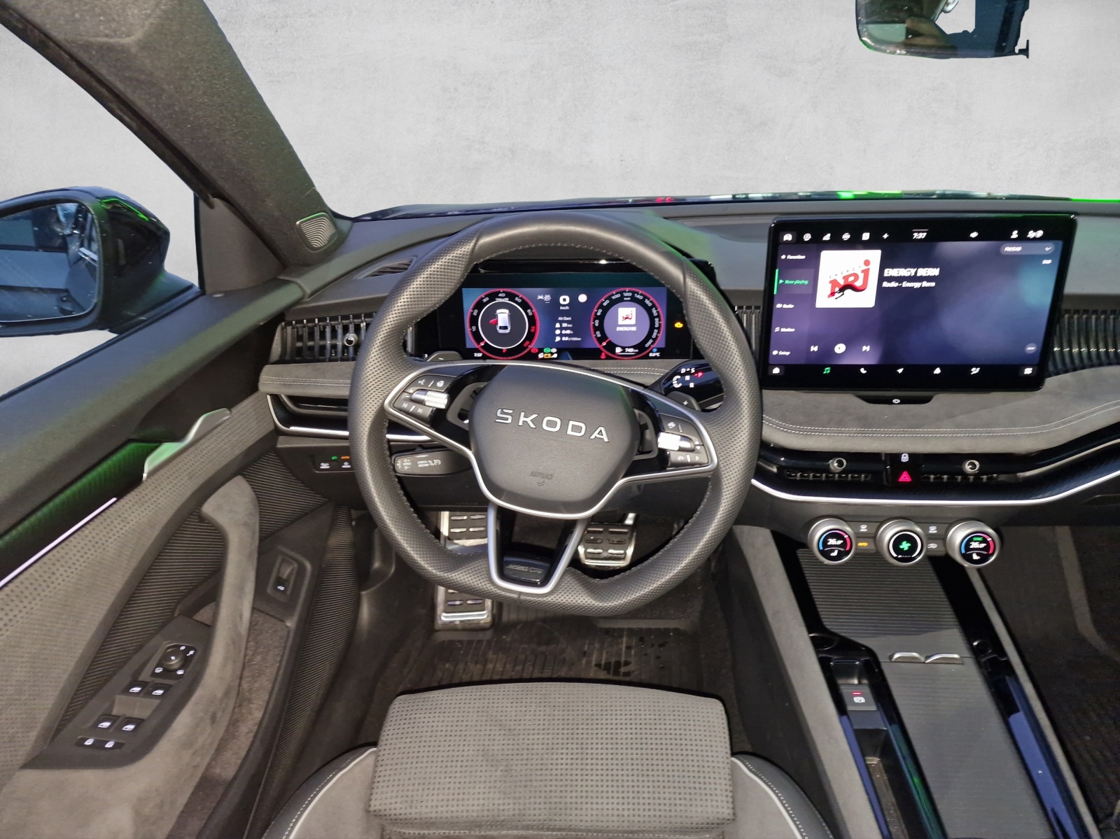 SKODA Superb Combi 2.0 TSI Sportline 4x4 DSG-image-7