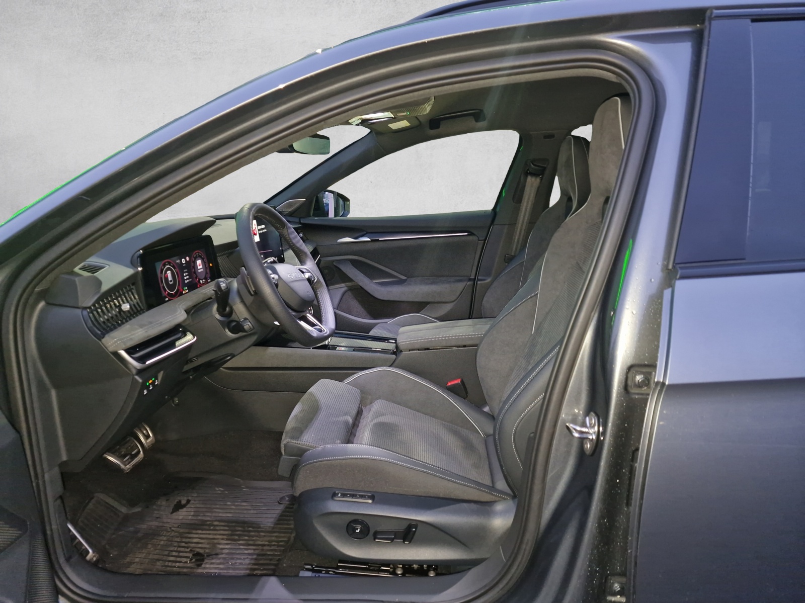 SKODA Superb Combi 2.0 TSI Sportline 4x4 DSG-image-5