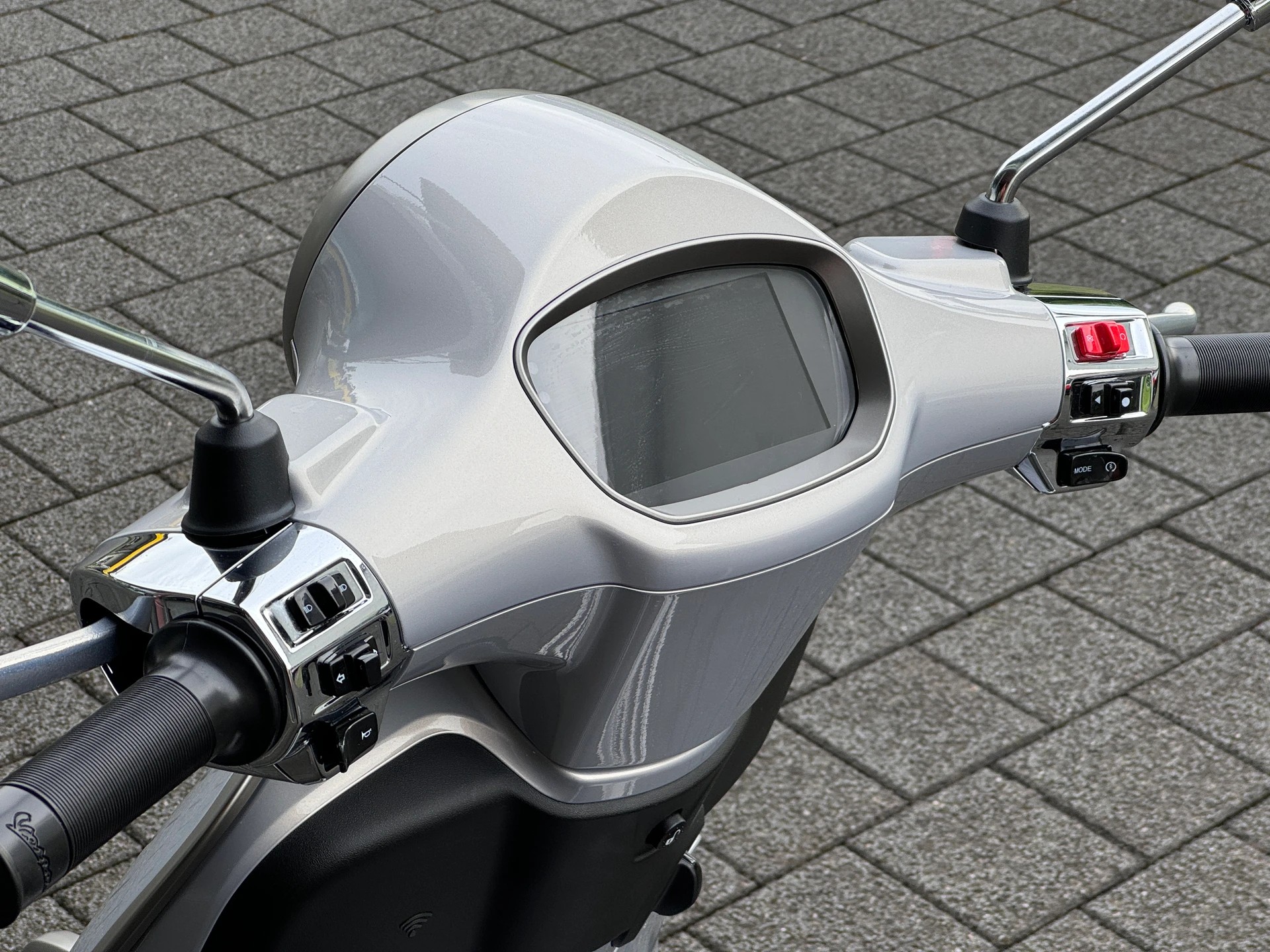 PIAGGIO Vespa 125 Primavera Tech ABS-image-7