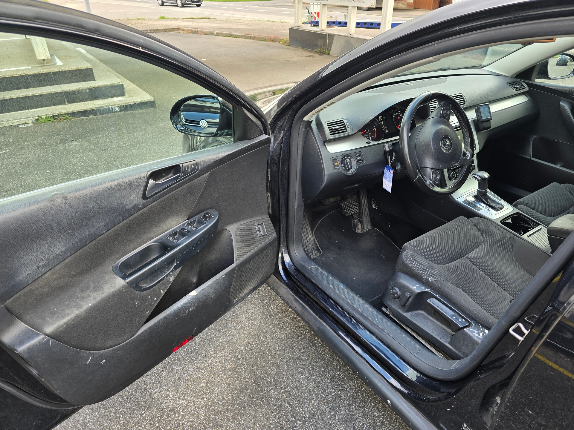 VW Passat Variant 2.0 TDI Value DSG-image-8