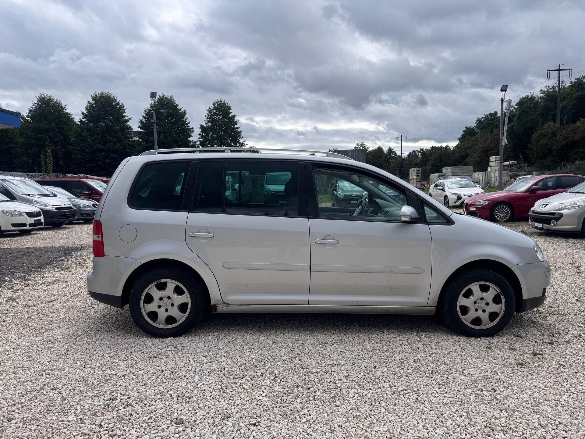 VW Touran 1.6 FSI Trendline-image-3