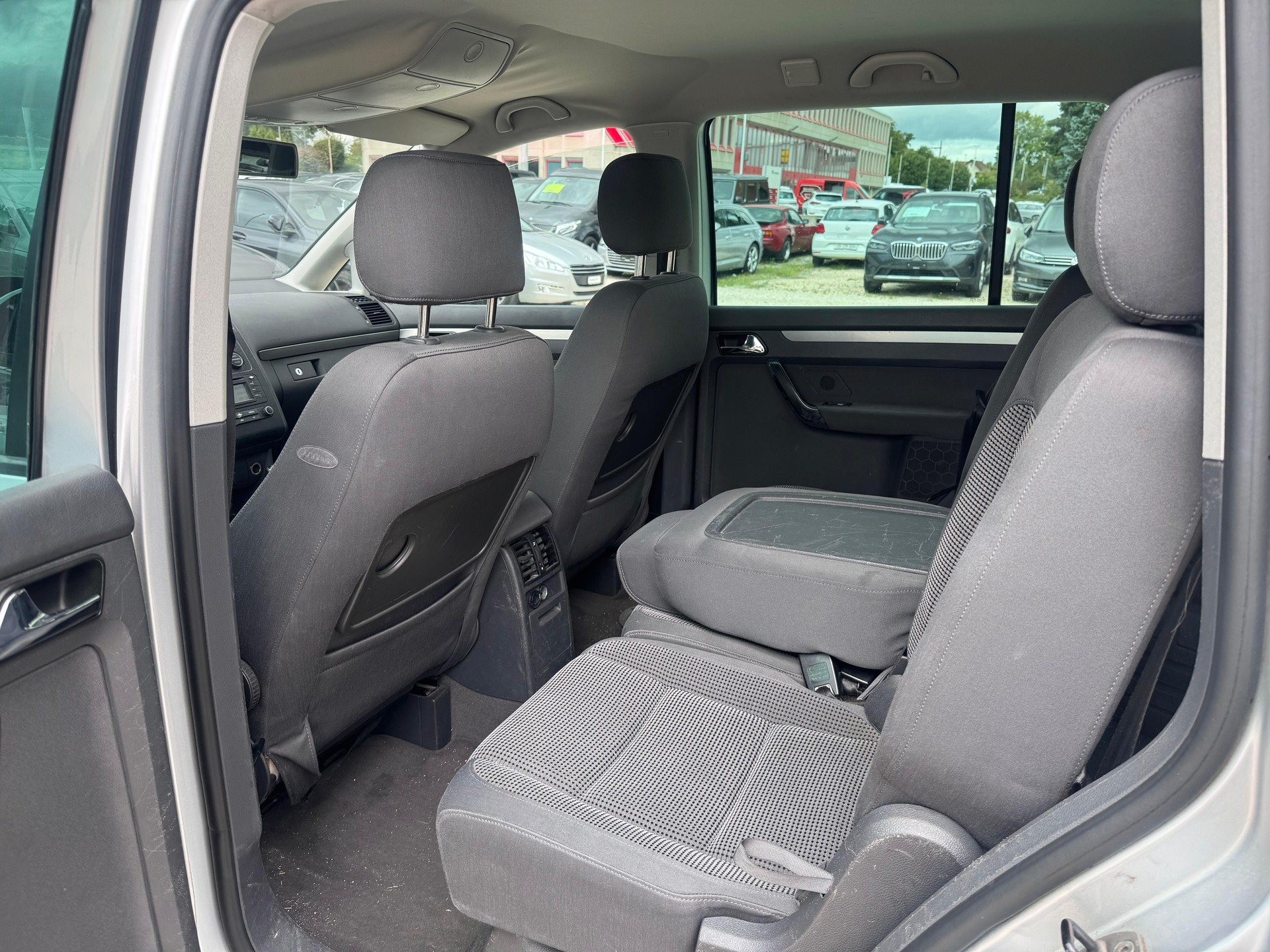 VW Touran 1.6 FSI Trendline-image-8