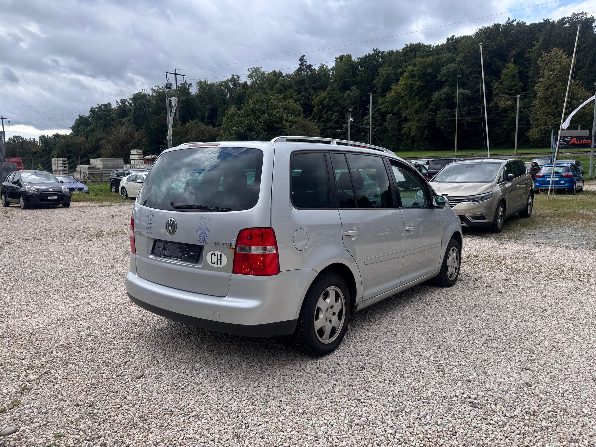 VW Touran 1.6 FSI Trendline-image-4