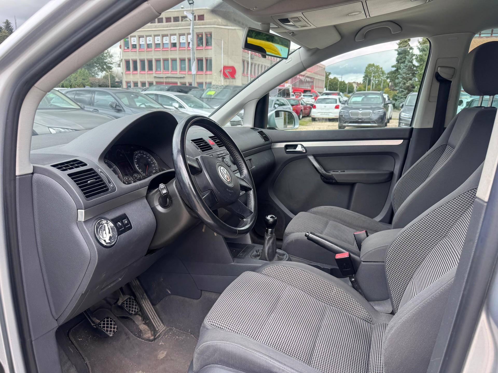 VW Touran 1.6 FSI Trendline-image-10
