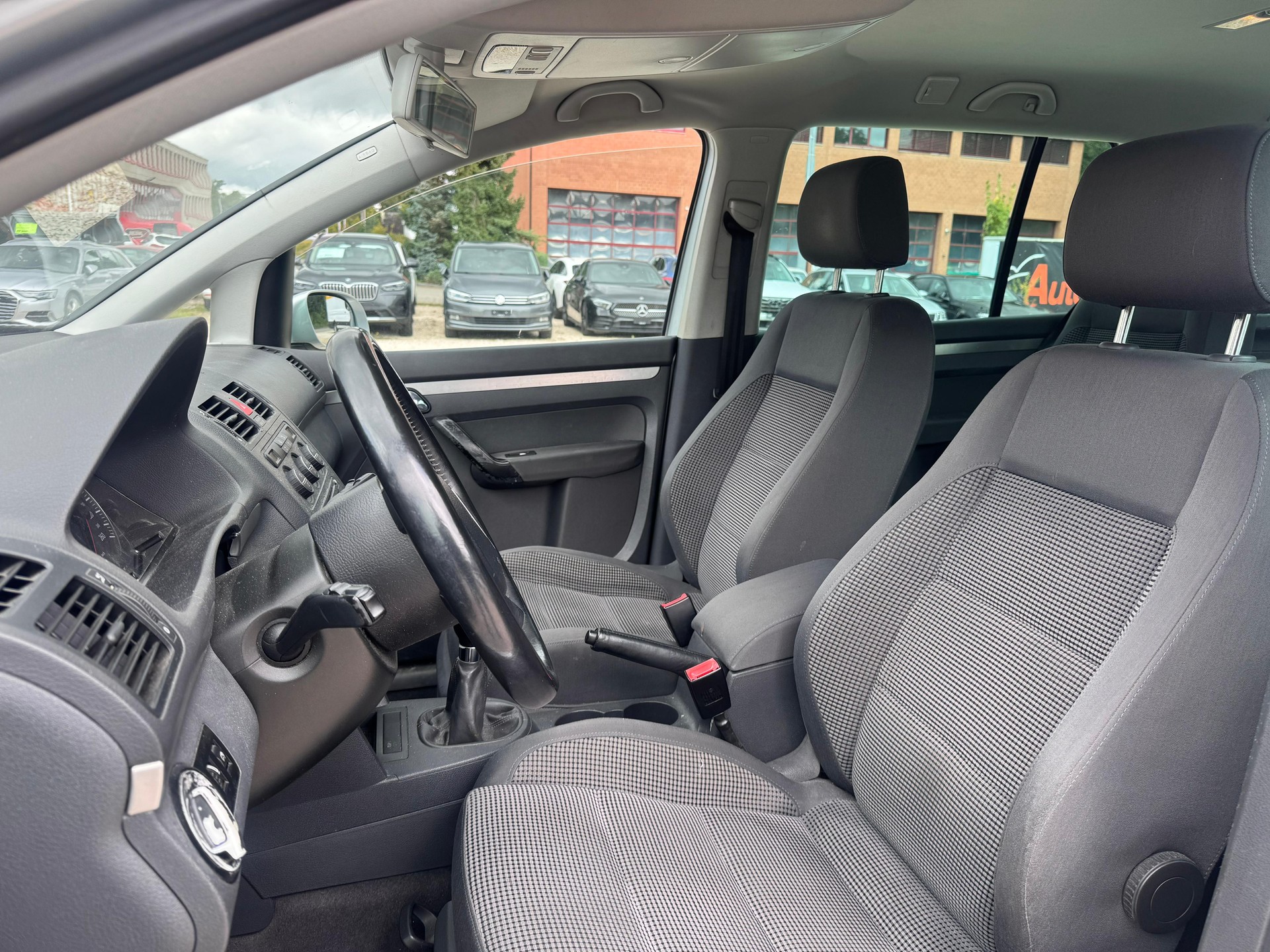 VW Touran 1.6 FSI Trendline-image-11