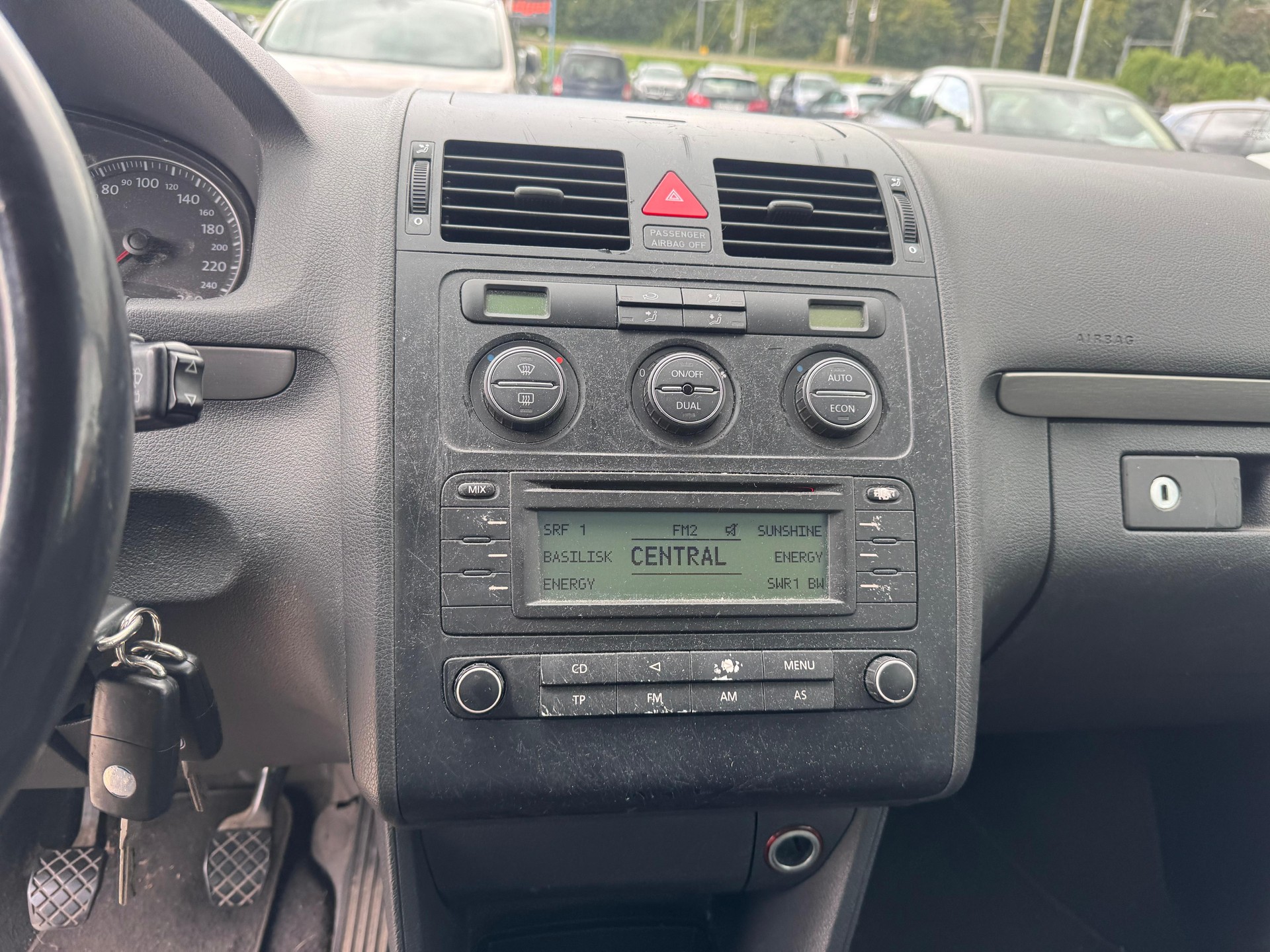 VW Touran 1.6 FSI Trendline-image-13