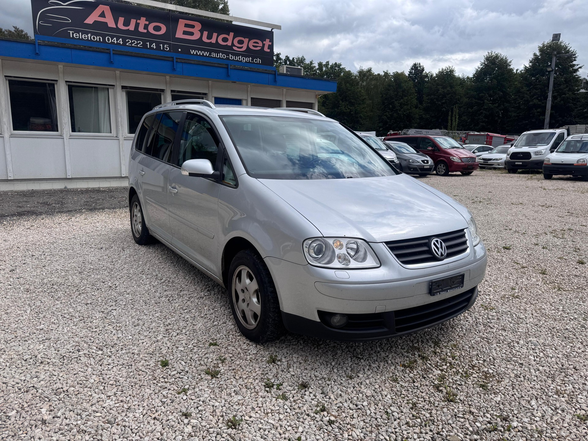 VW Touran 1.6 FSI Trendline-image-2