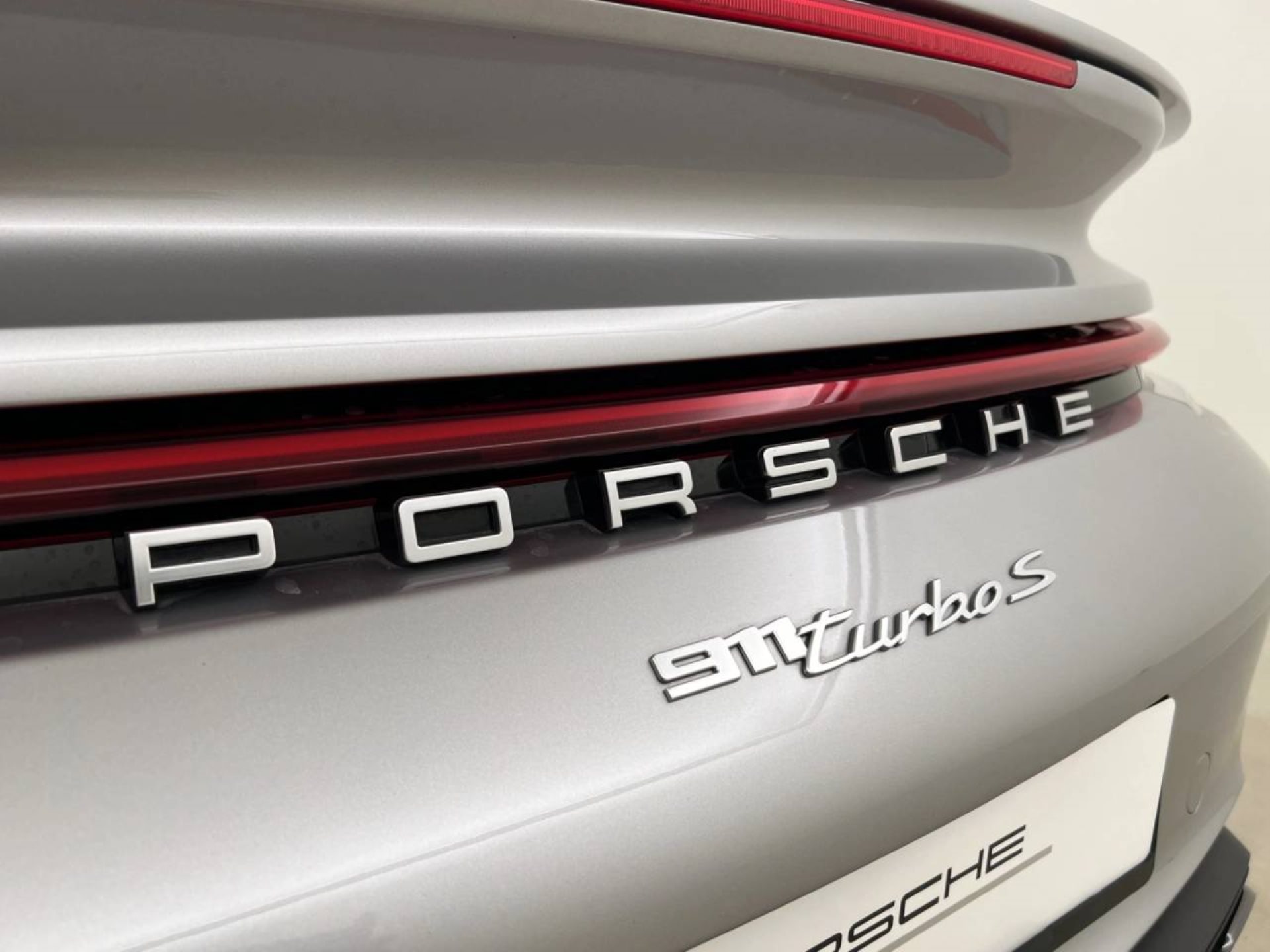 PORSCHE 911 Turbo S Cabriolet-image-7