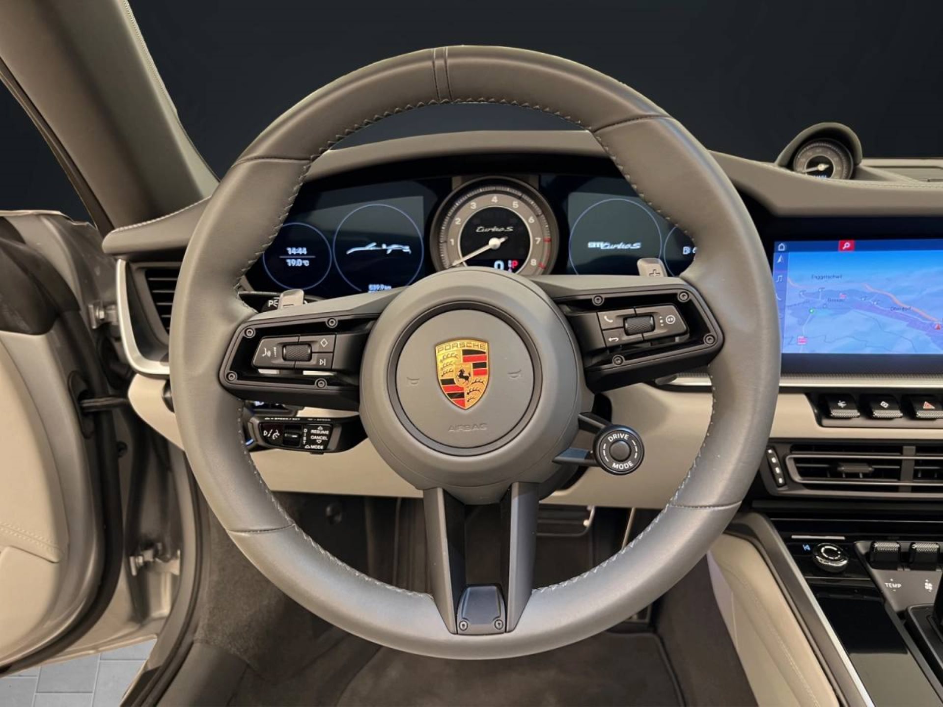PORSCHE 911 Turbo S Cabriolet-image-3