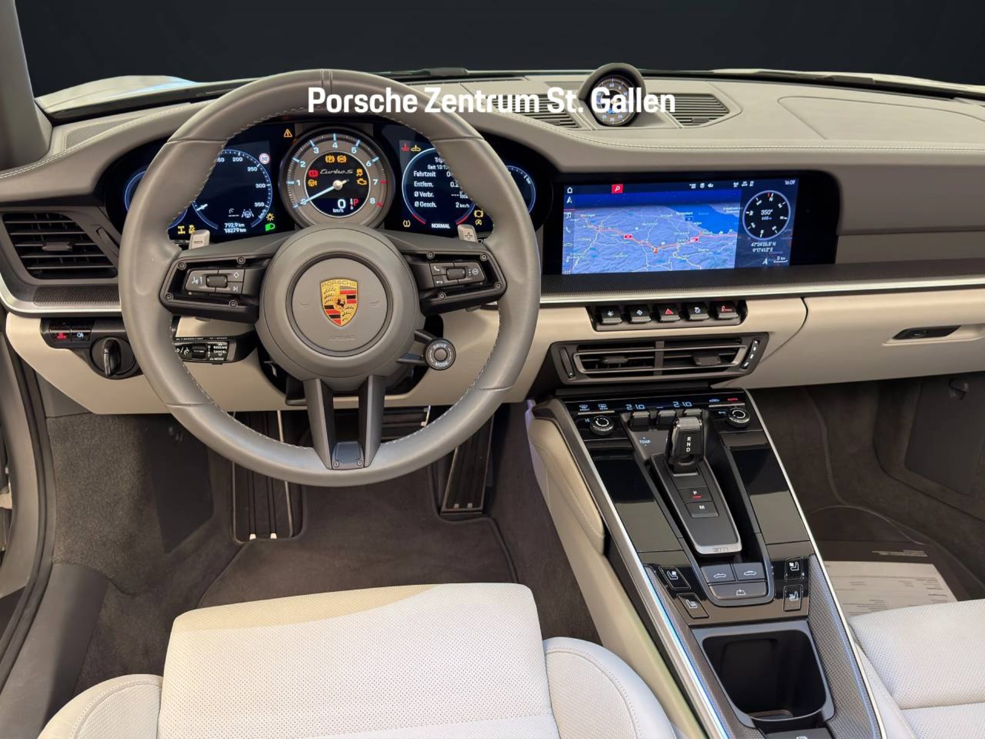 PORSCHE 911 Turbo S Cabriolet-image-15