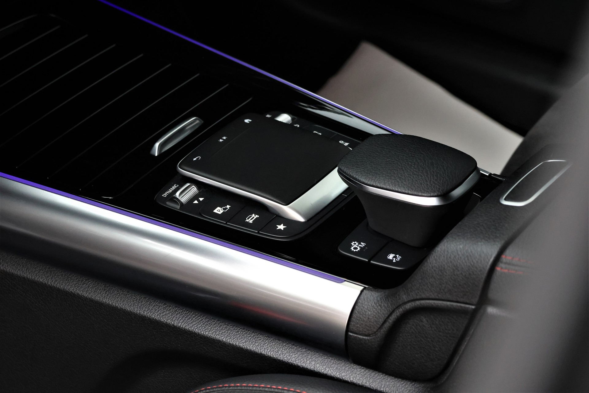 MERCEDES-BENZ GLA 35 AMG 4Matic 8G-Speedshift DCT (CH)-image-9