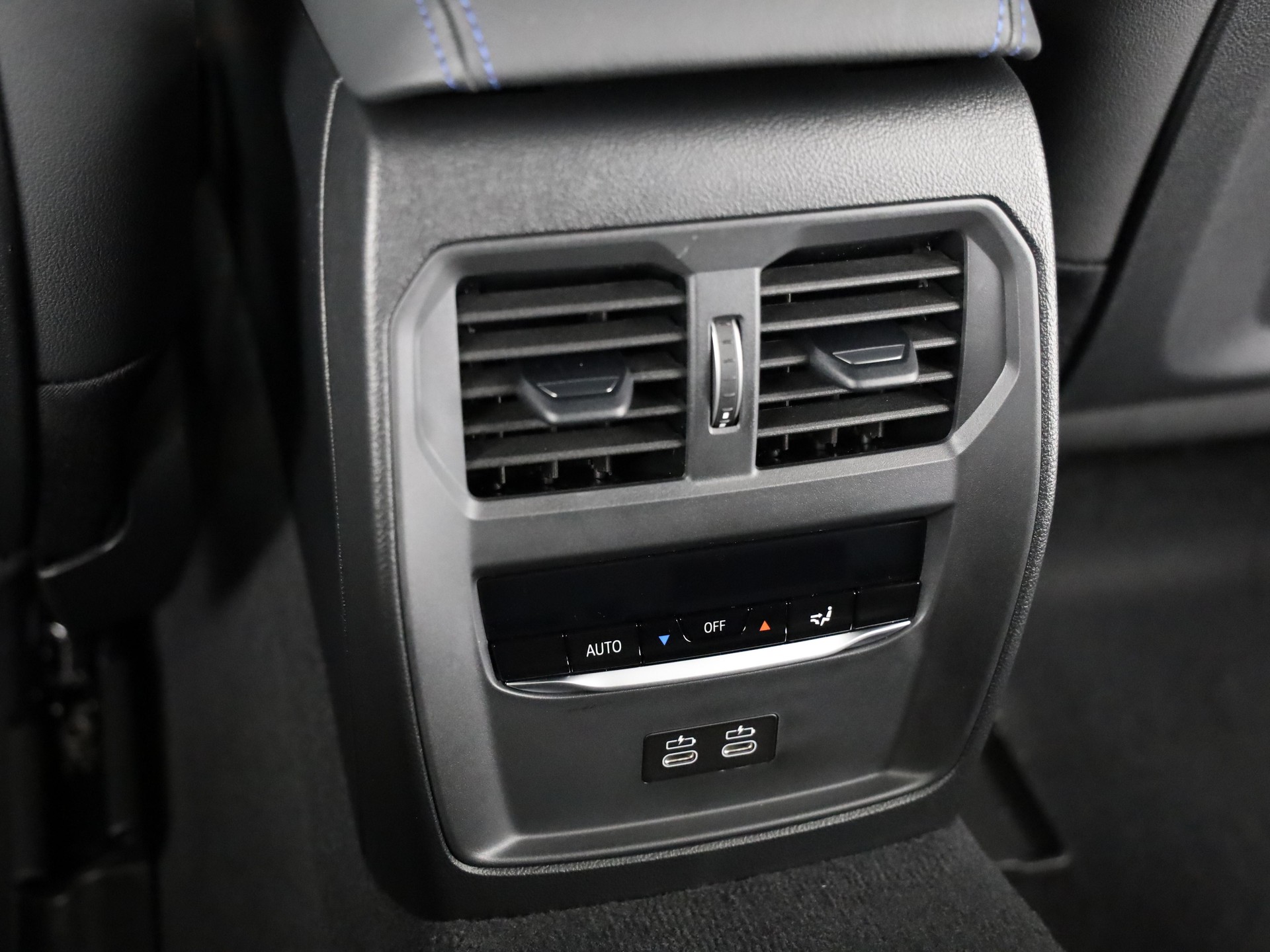 BMW i4 xDrive40-image-14