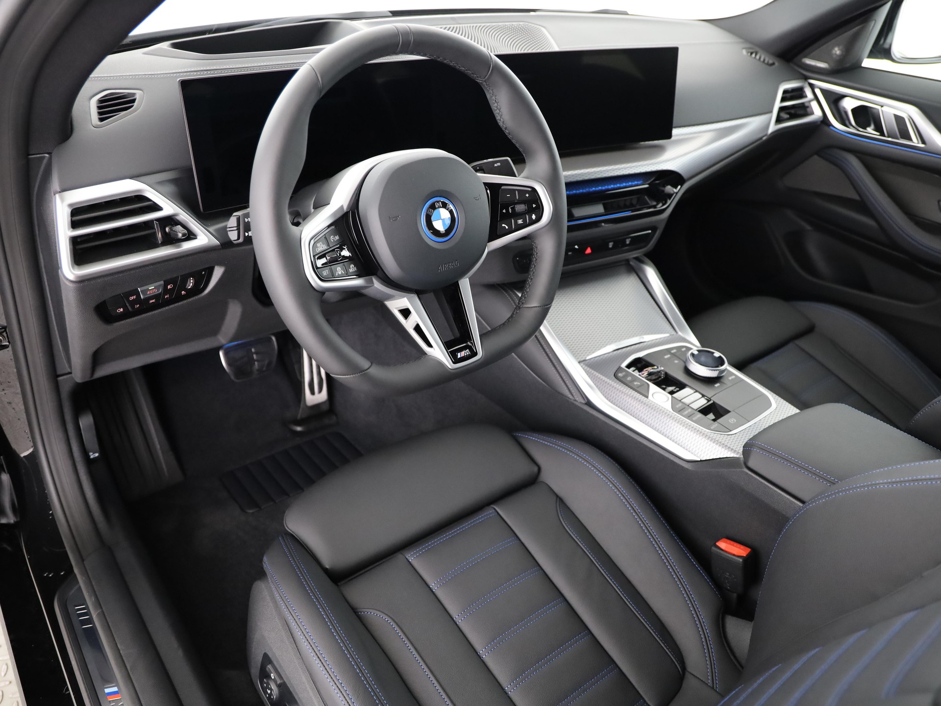 BMW i4 xDrive40-image-6