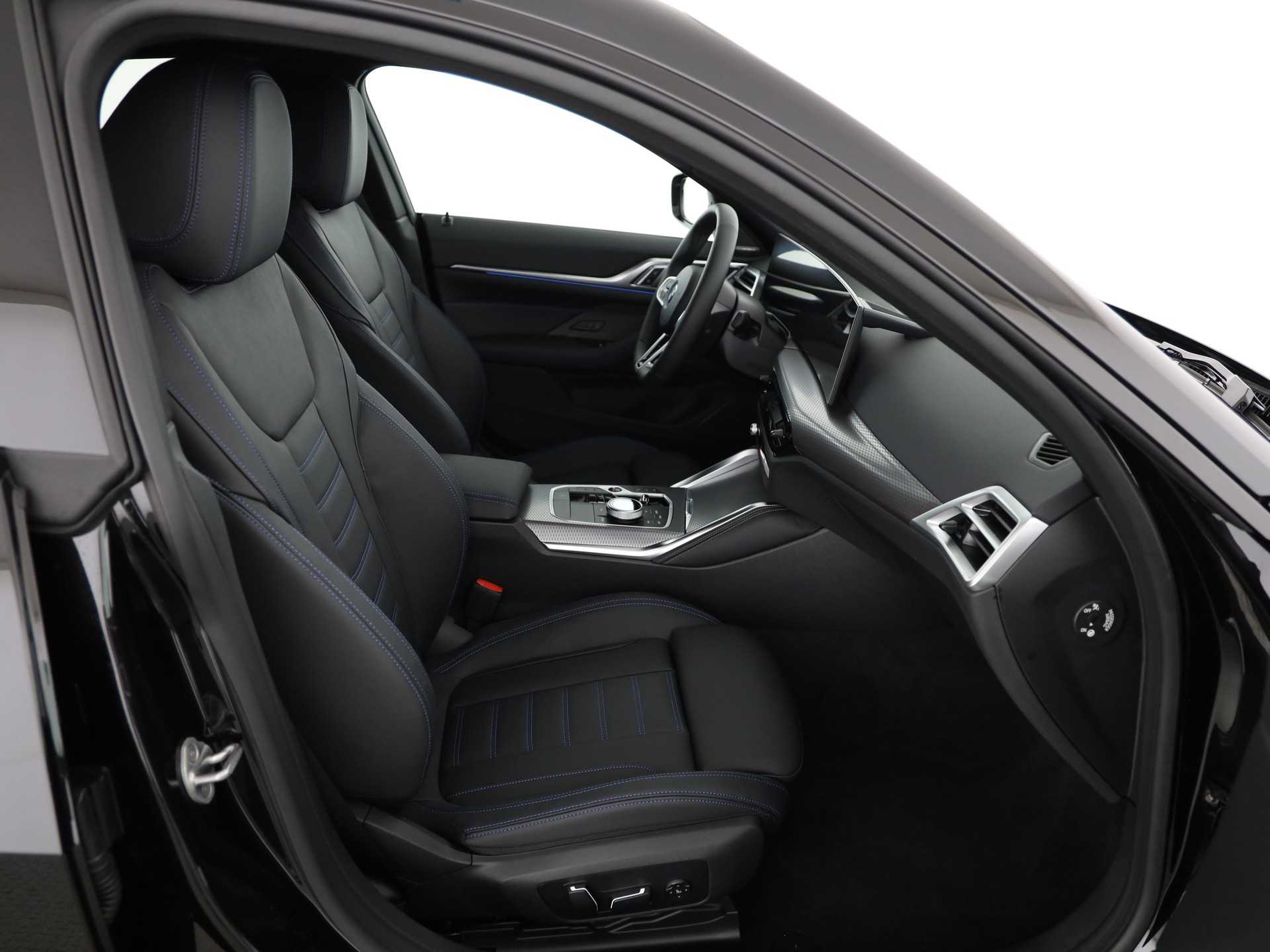 BMW i4 xDrive40-image-8