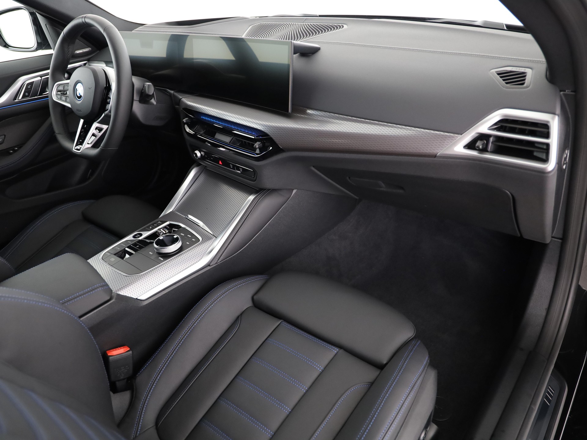 BMW i4 xDrive40-image-9