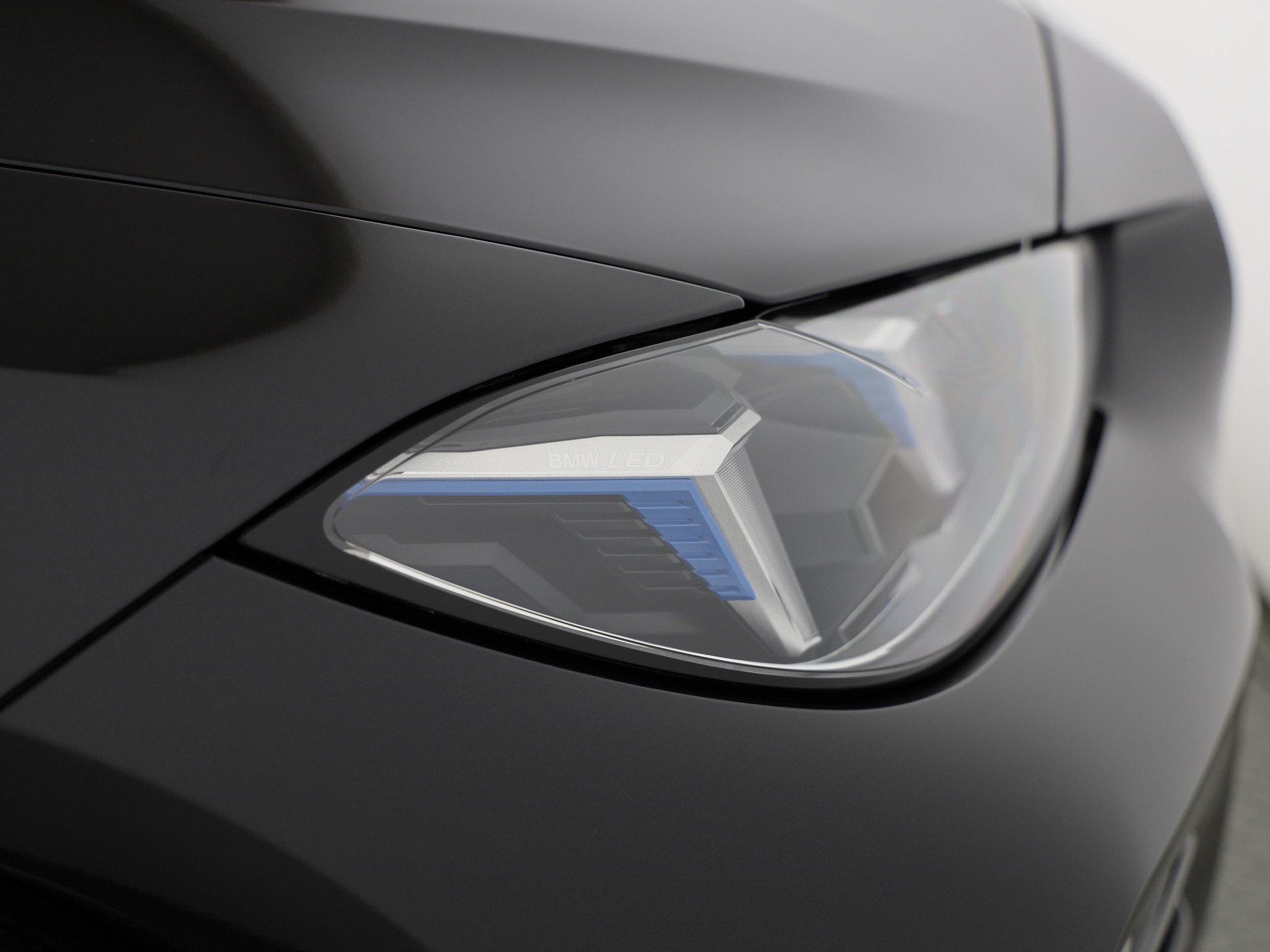 BMW i4 xDrive40-image-16