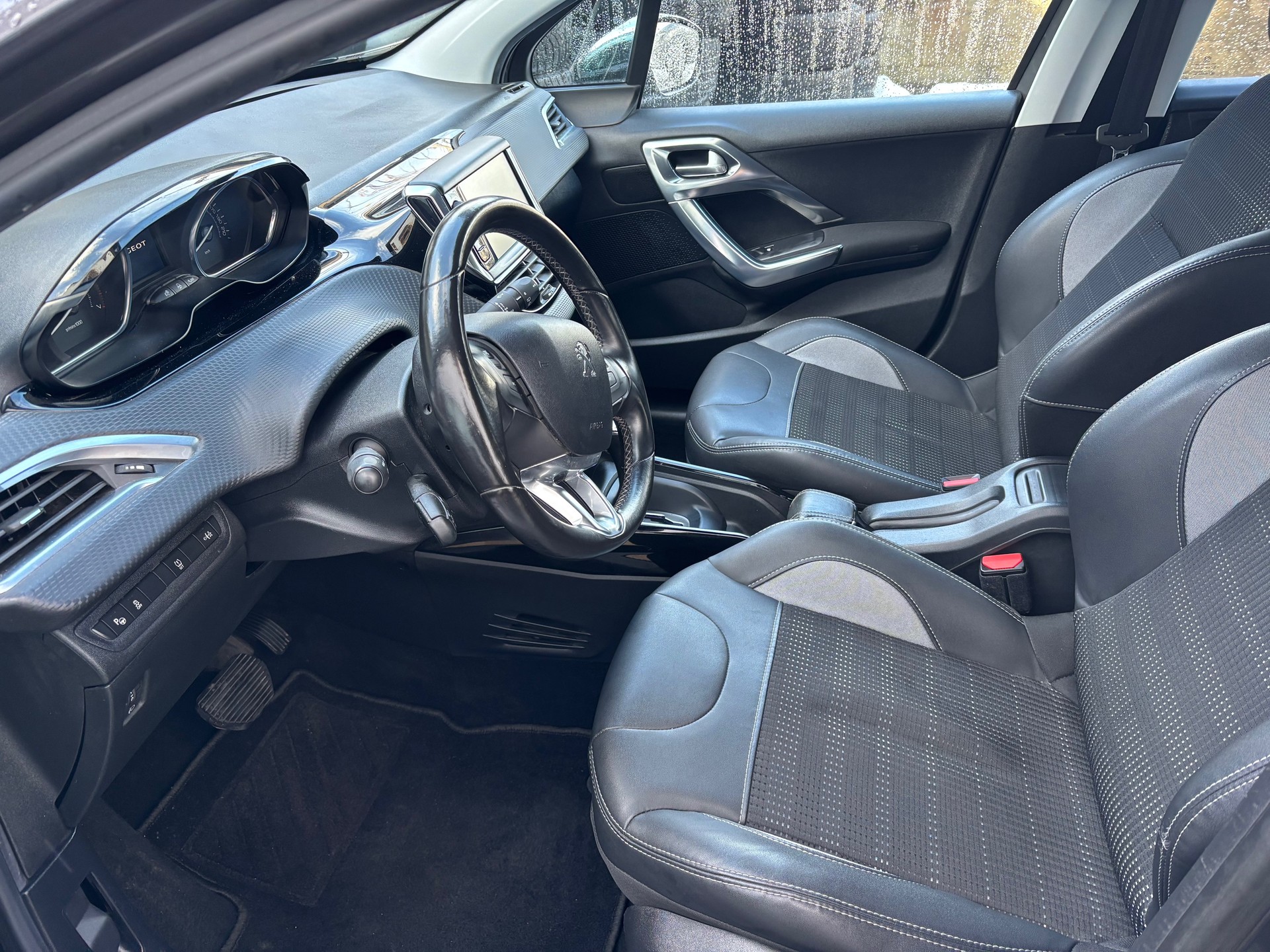 PEUGEOT 2008 1.6 VTI Allure Automatic-image-2