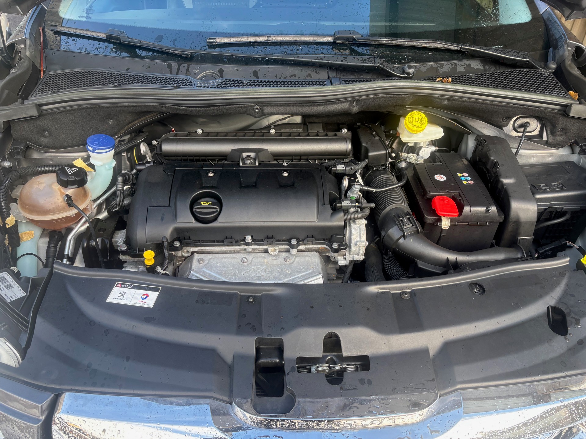 PEUGEOT 2008 1.6 VTI Allure Automatic-image-6