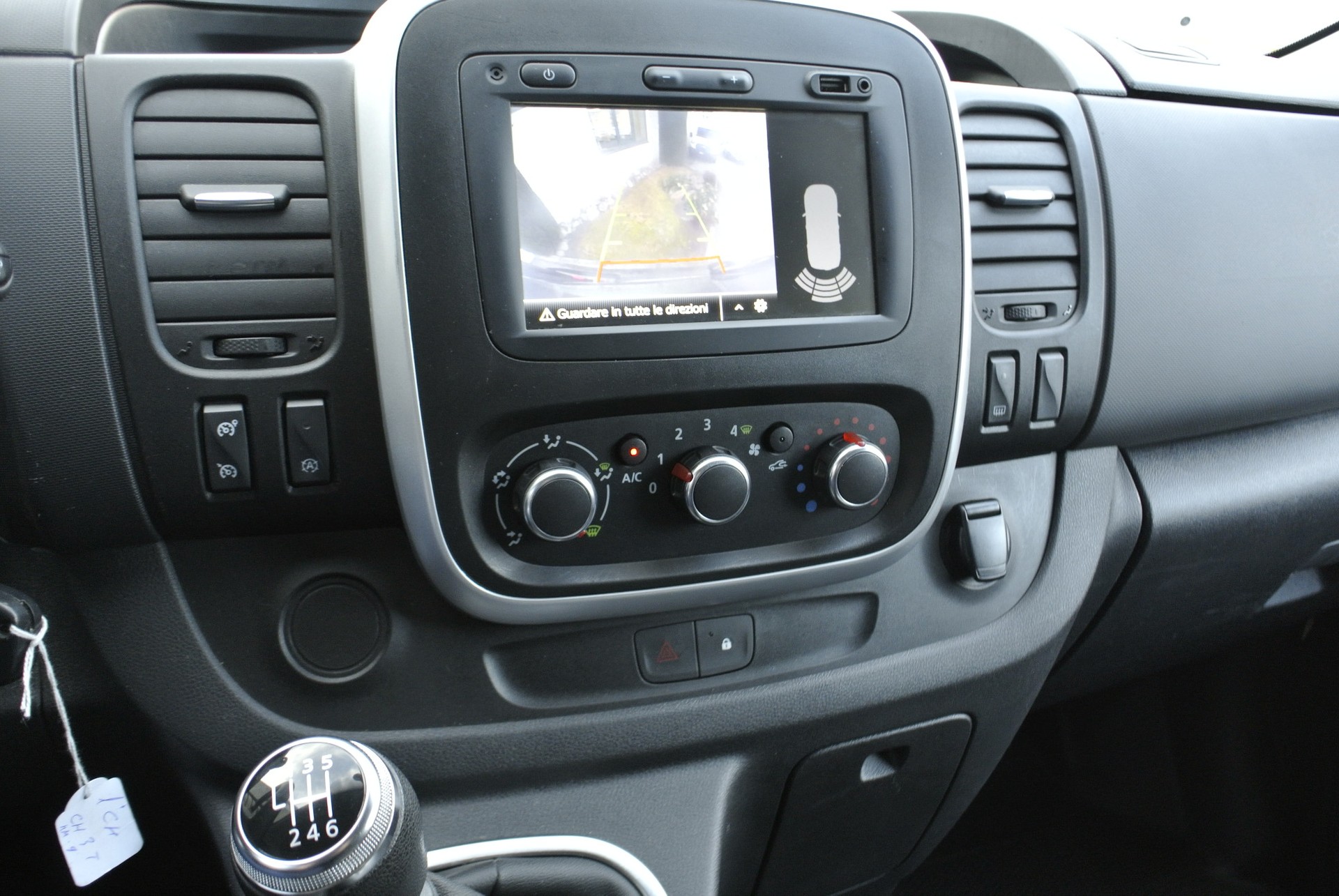 RENAULT Trafic 2.0 Energy dCi 120 3.5t Business L1H1-image-14