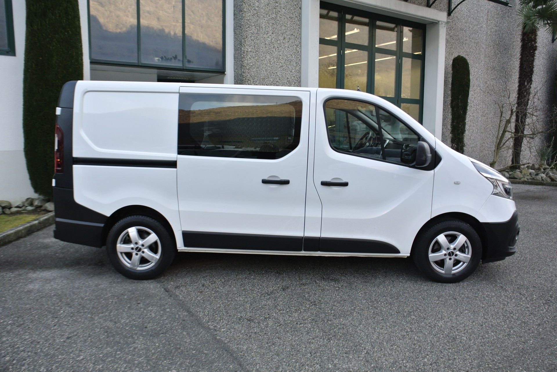 RENAULT Trafic 2.0 Energy dCi 120 3.5t Business L1H1-image-19