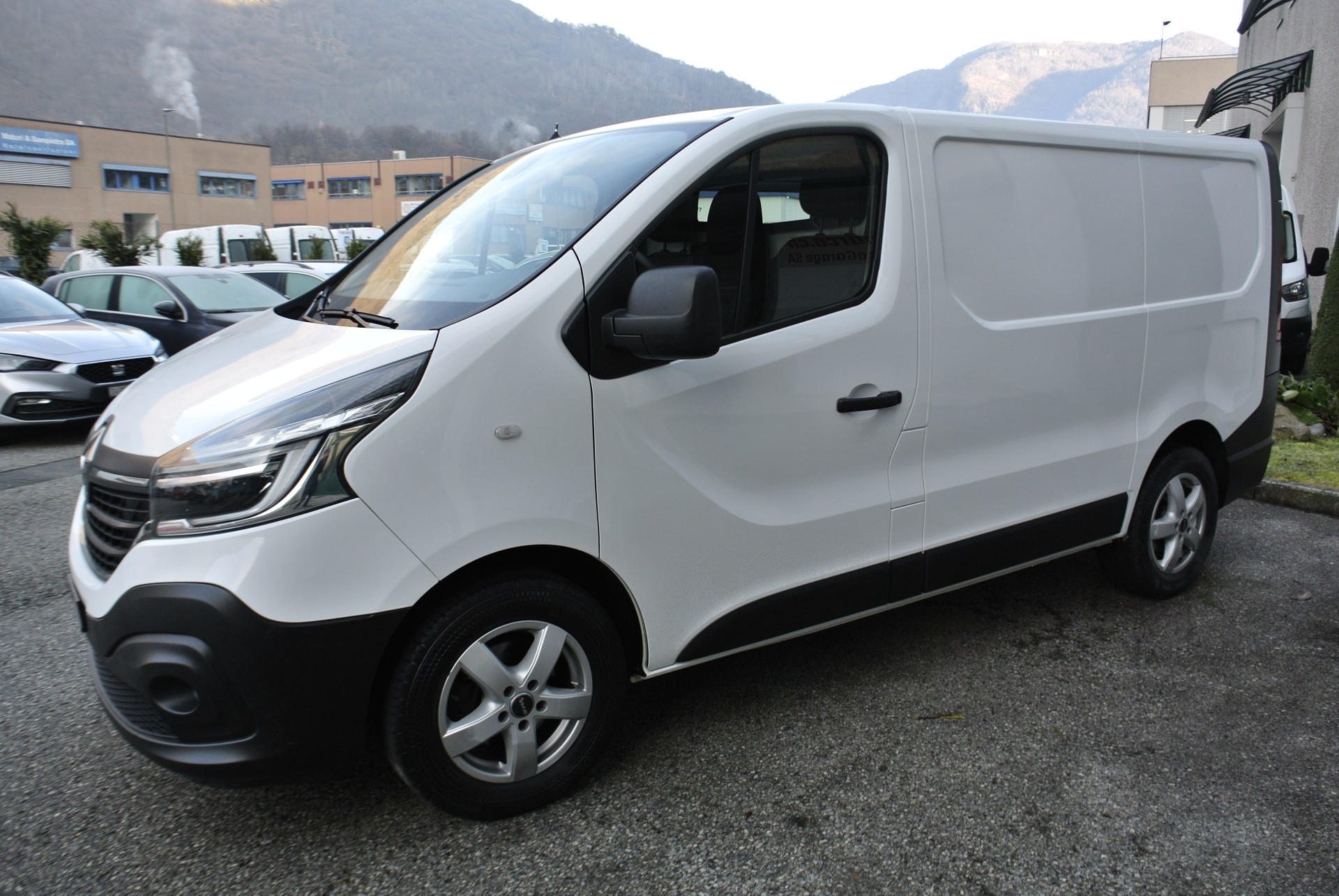 RENAULT Trafic 2.0 Energy dCi 120 3.5t Business L1H1-showroom-element-2