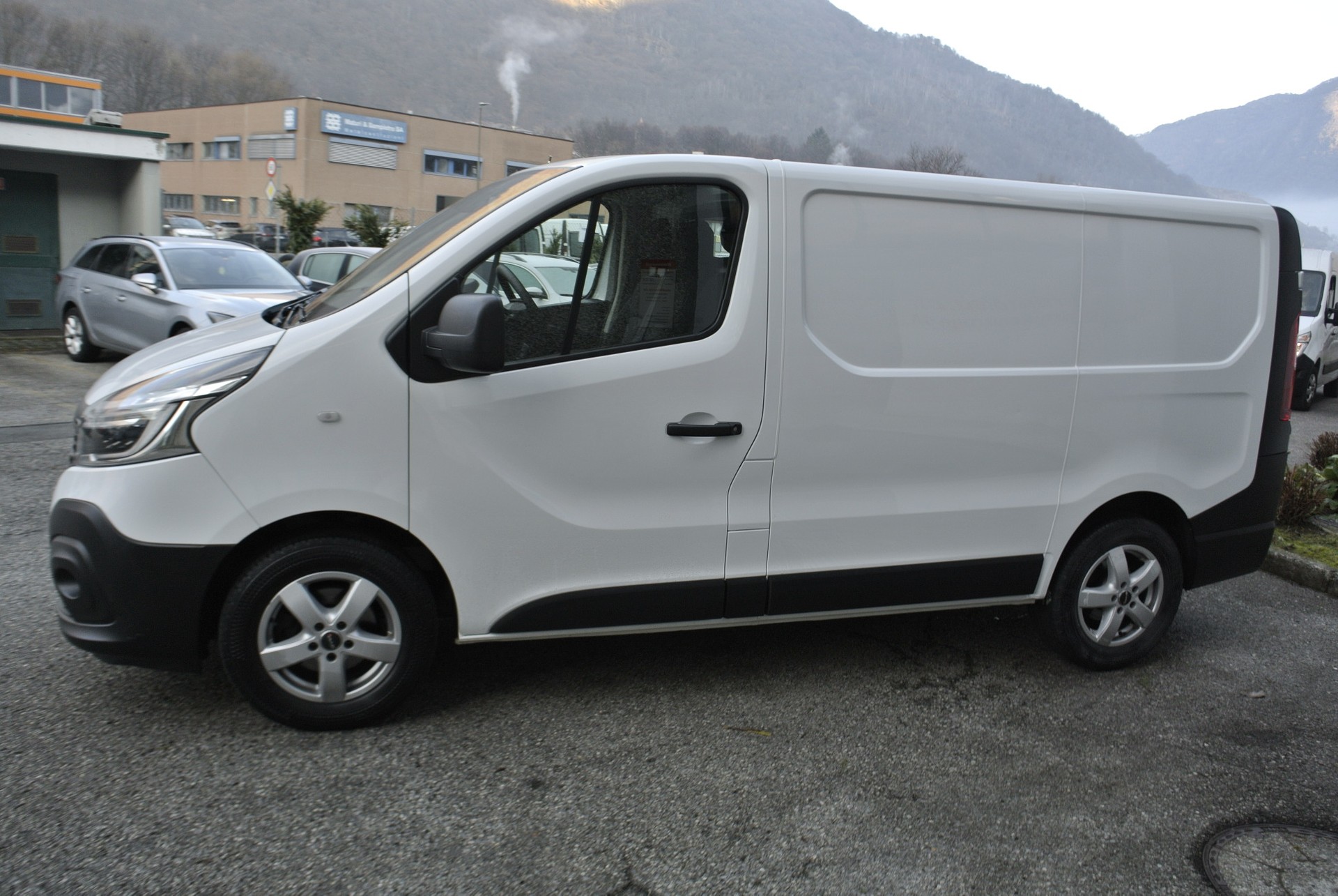 RENAULT Trafic 2.0 Energy dCi 120 3.5t Business L1H1-image-25