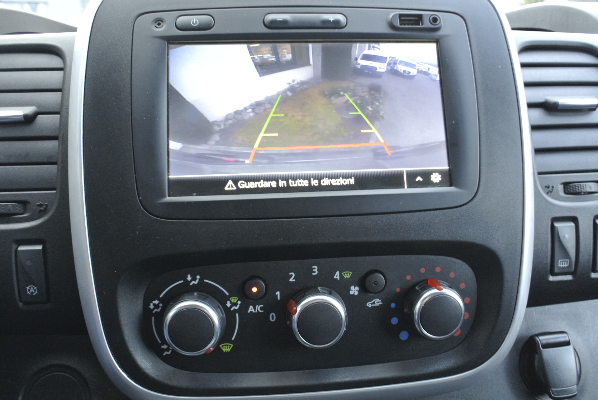 RENAULT Trafic 2.0 Energy dCi 120 3.5t Business L1H1-image-18