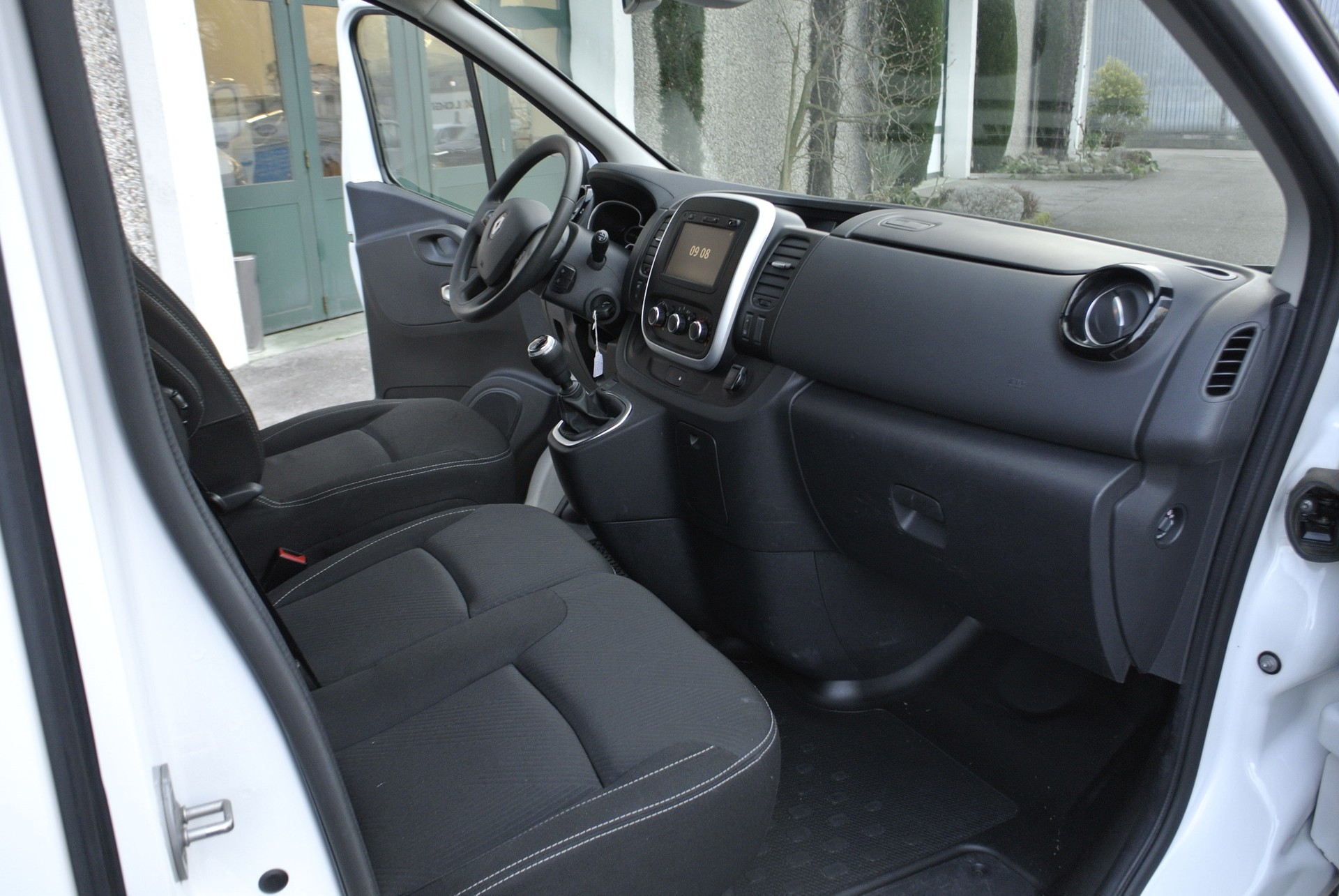 RENAULT Trafic 2.0 Energy dCi 120 3.5t Business L1H1-image-8