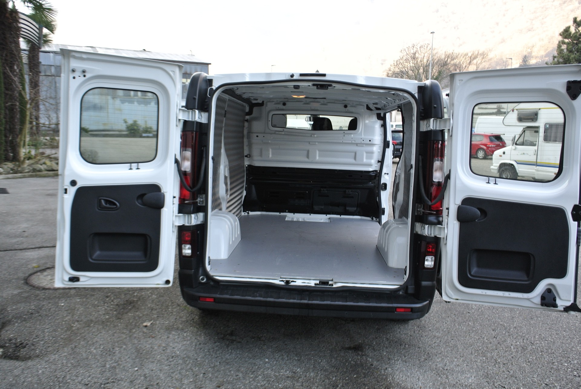 RENAULT Trafic 2.0 Energy dCi 120 3.5t Business L1H1-image-12