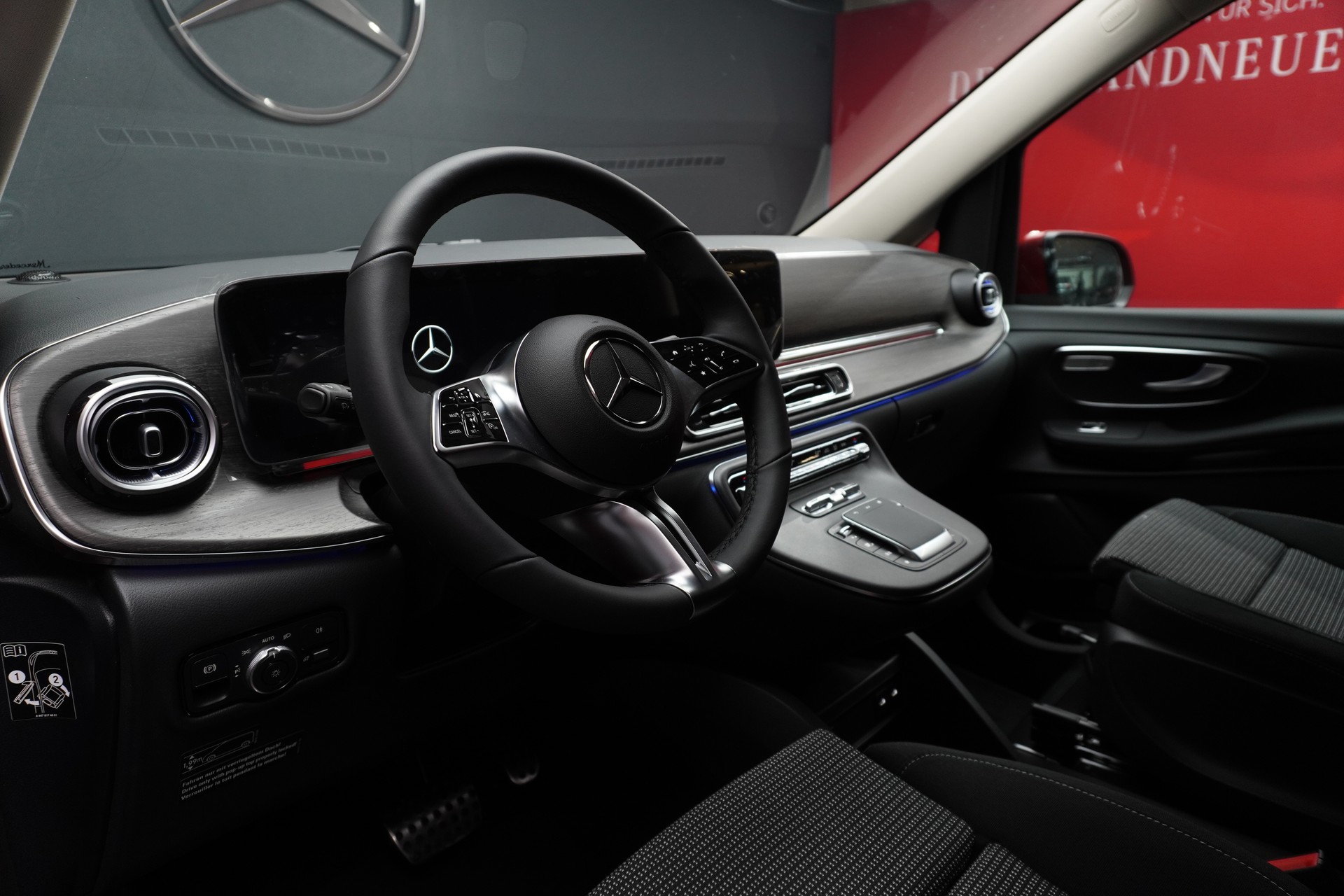 MERCEDES-BENZ Marco Polo 300 d Standard 3200mm L-image-3