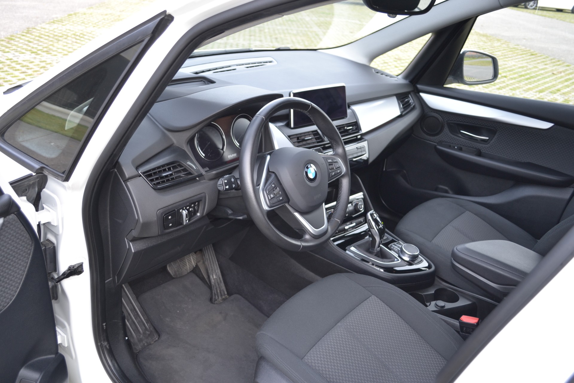 BMW 218d xDrive Gran Tourer Steptronic-image-4