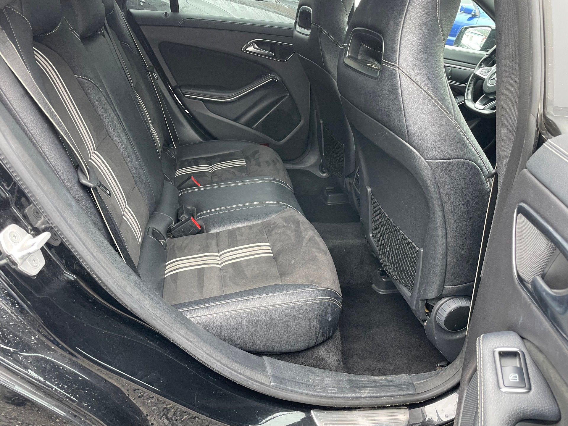 MERCEDES-BENZ CLA 250 AMG Line 7G-DCT 4Matic-image-12