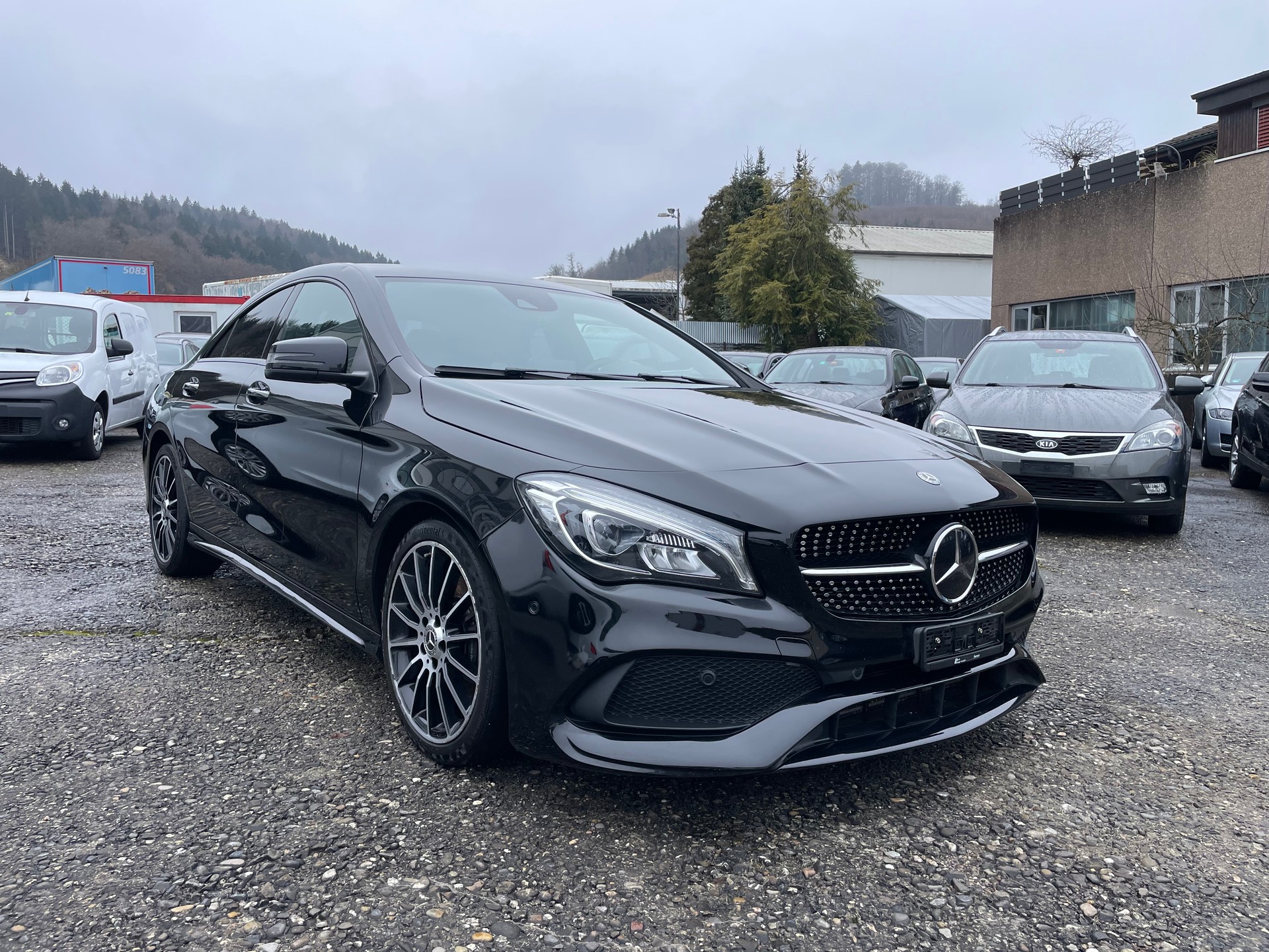 MERCEDES-BENZ CLA 250 AMG Line 7G-DCT 4Matic-image-2