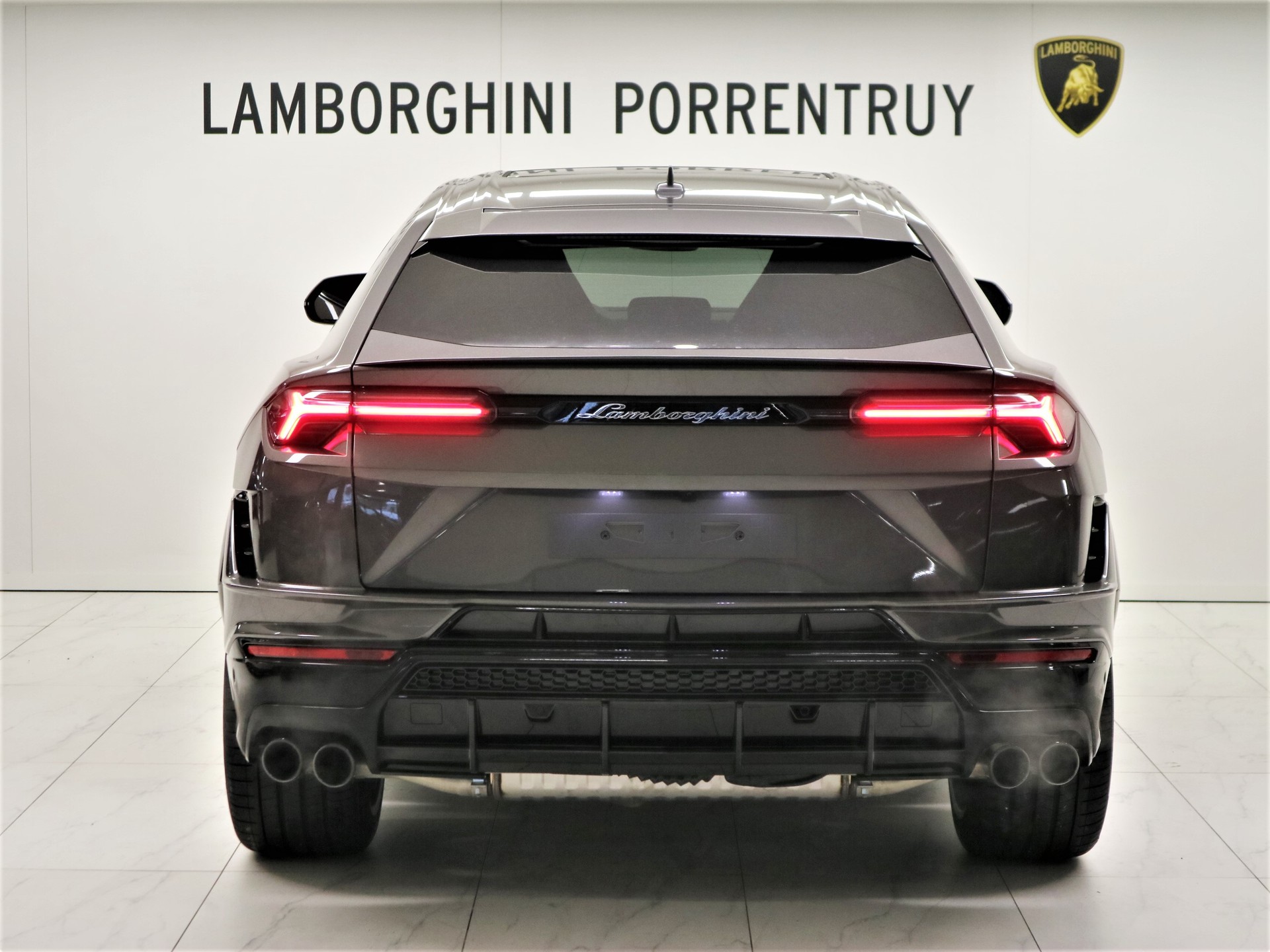 LAMBORGHINI Urus S-image-3