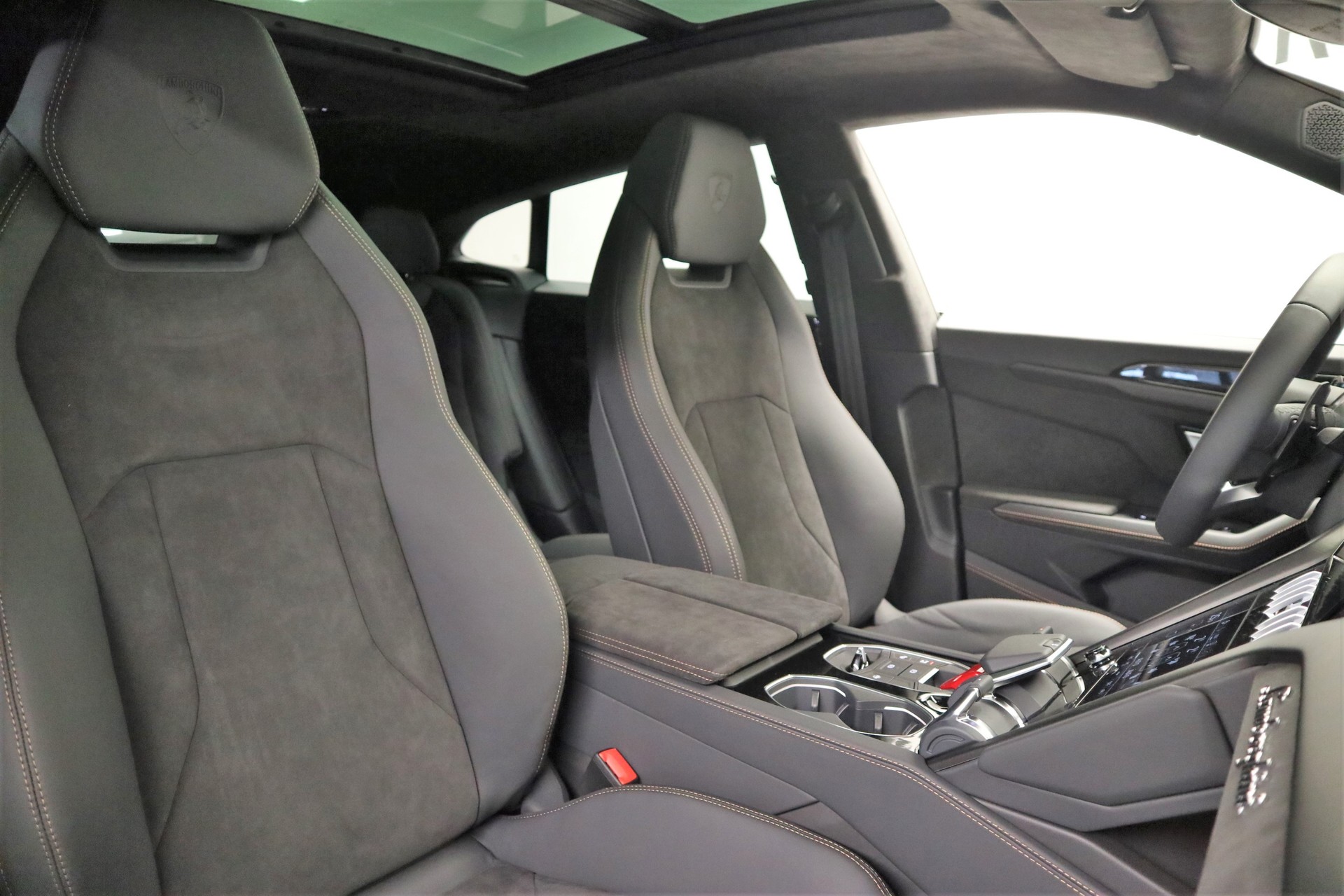 LAMBORGHINI Urus S-image-7