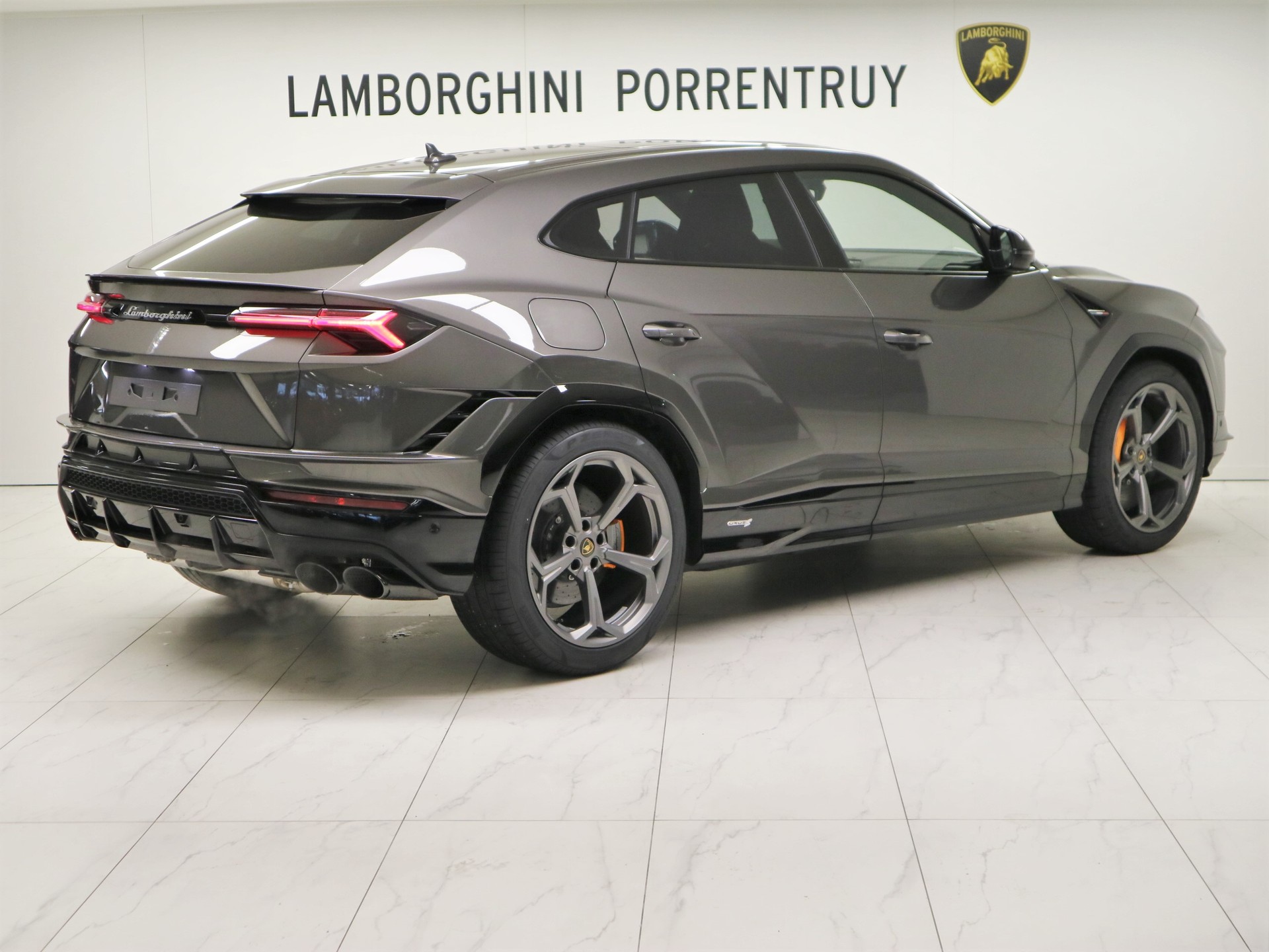 LAMBORGHINI Urus S-image-2