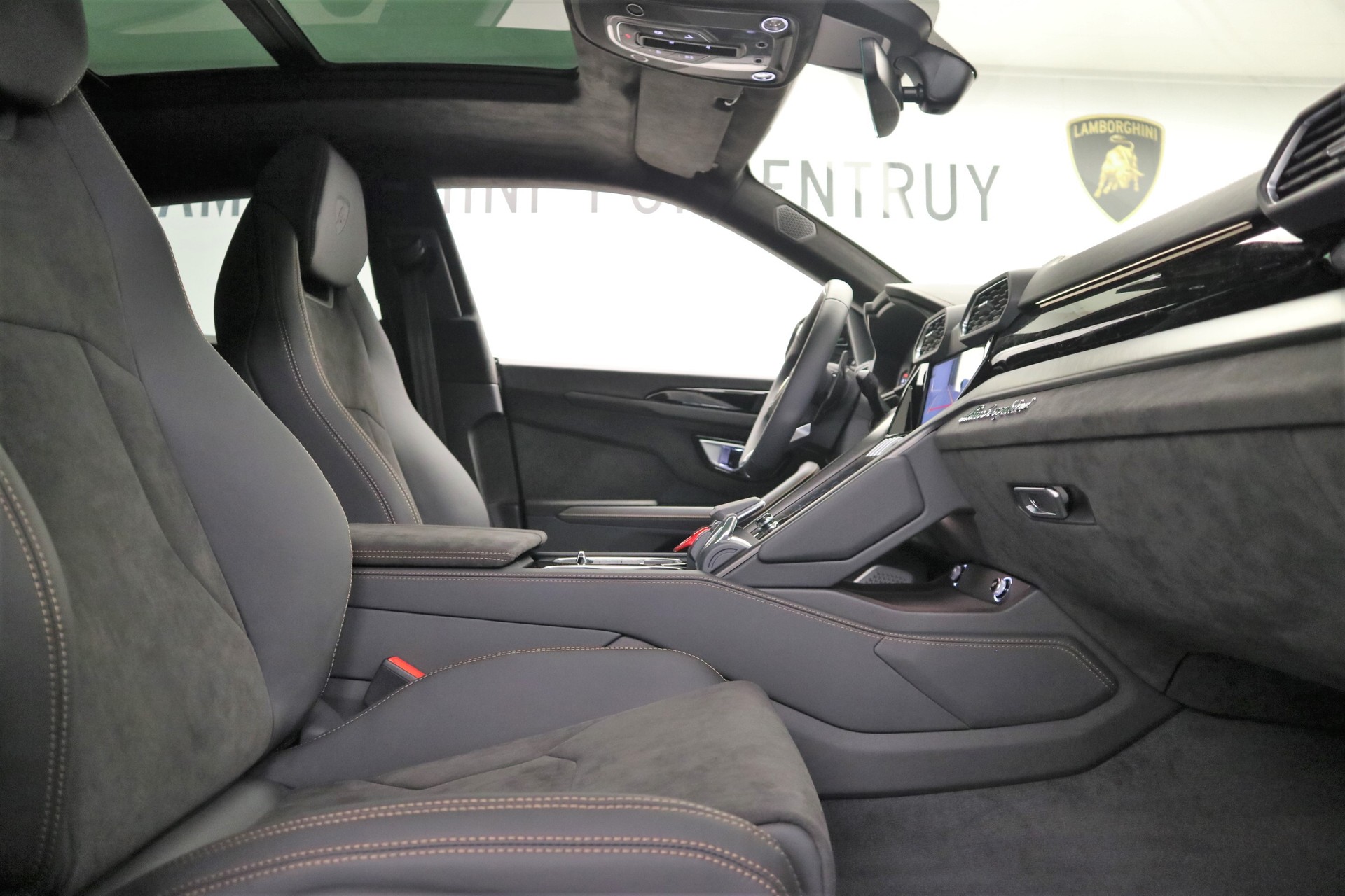 LAMBORGHINI Urus S-image-6