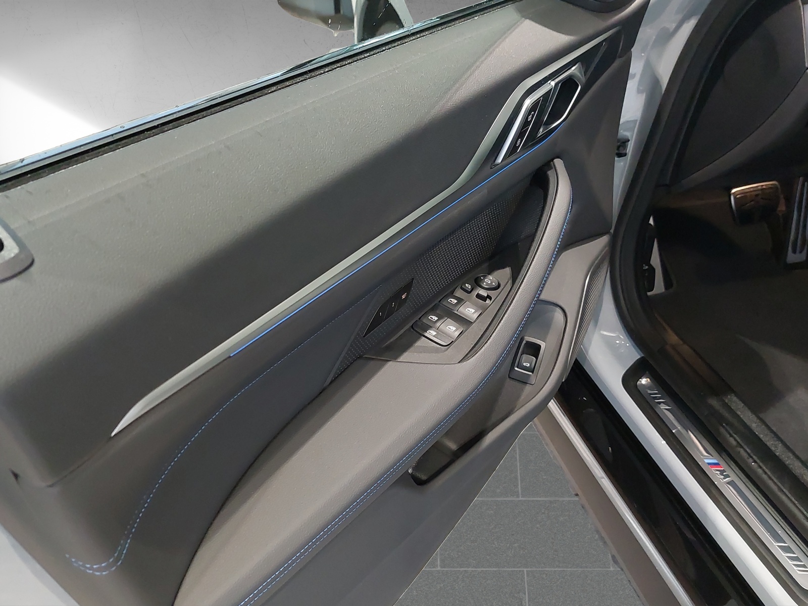 BMW i4 M60 M Sport Pro-image-14