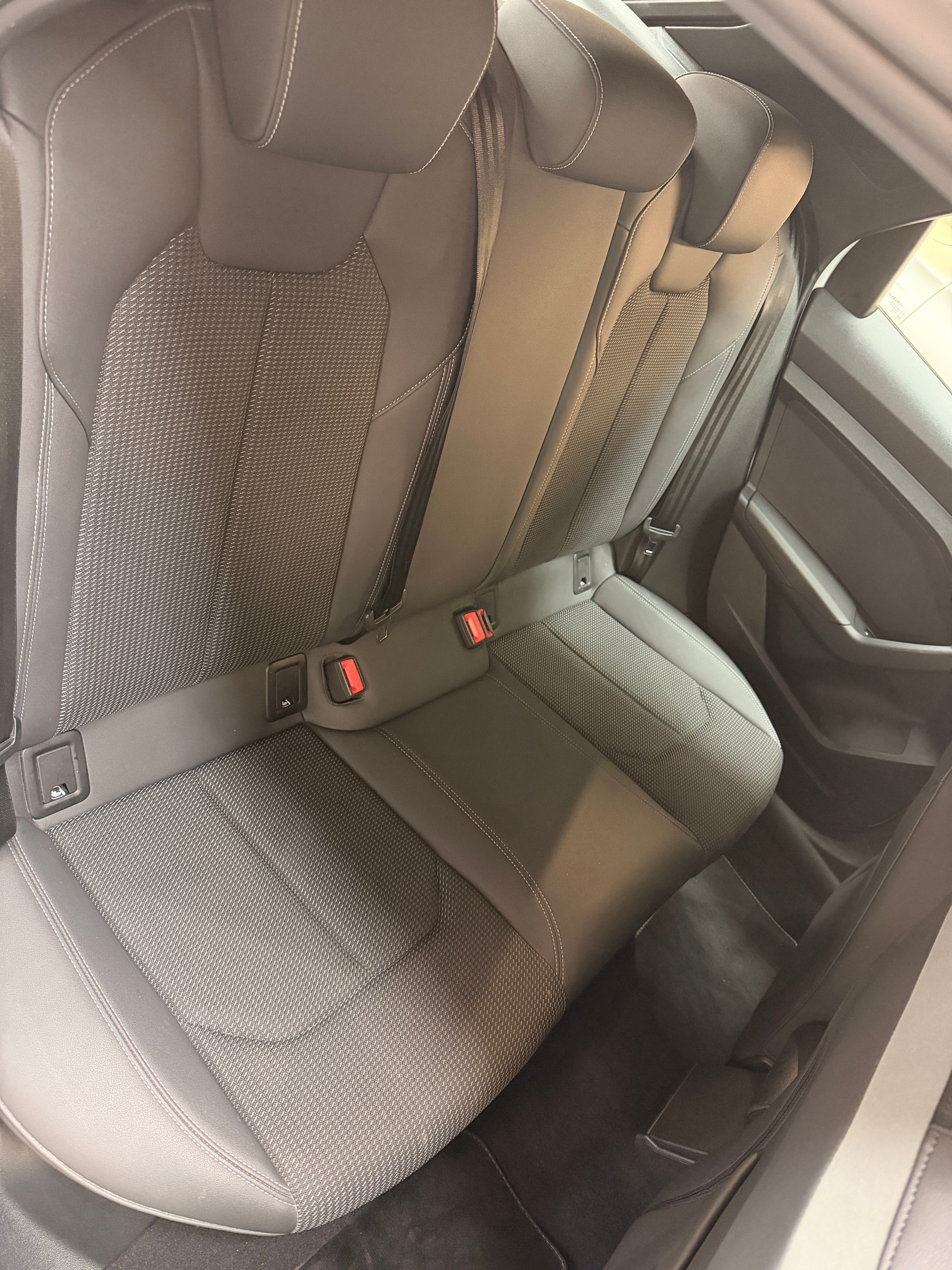 AUDI A1 Sportback 35 TFSI S Line S-tronic-image-8